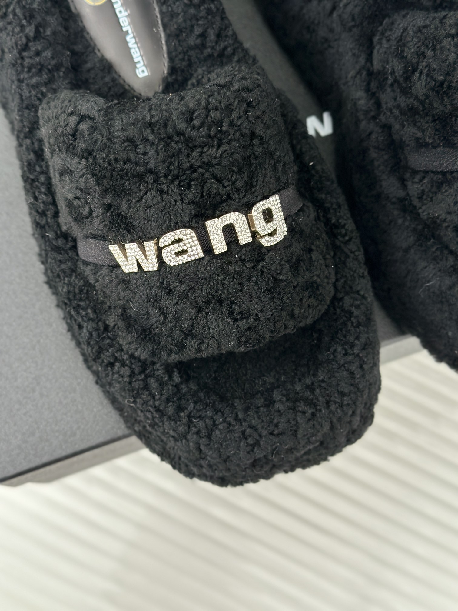 Alexanderwang亚历山大王25ss秋冬新品厚底松糕水钻字母毛毛拖鞋秋天拥有一双好看又时髦的羊毛