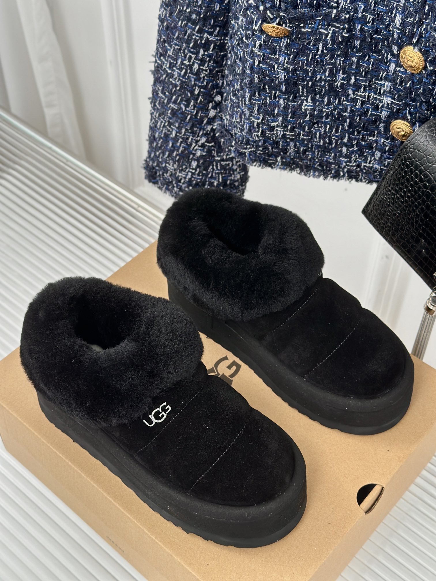 UGG24ss新品厚底雪地靴这无法抗拒的新时尚今年的厚底系列真的是小个子的福音轻便好穿要温暖更要大长腿！