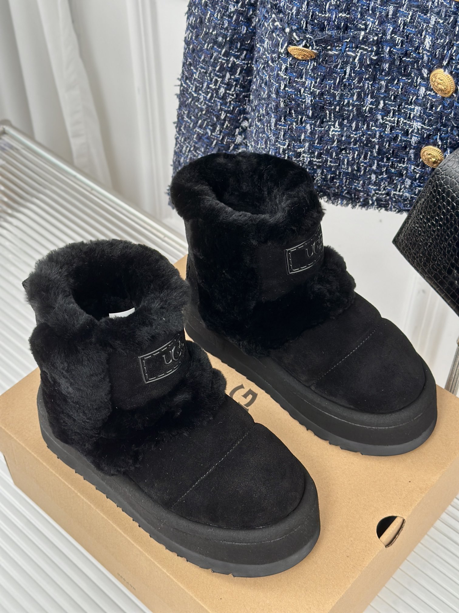 UGG24ss新品厚底雪地靴这无法抗拒的新时尚今年的厚底系列真的是小个子的福音轻便好穿要温暖更要大长腿！