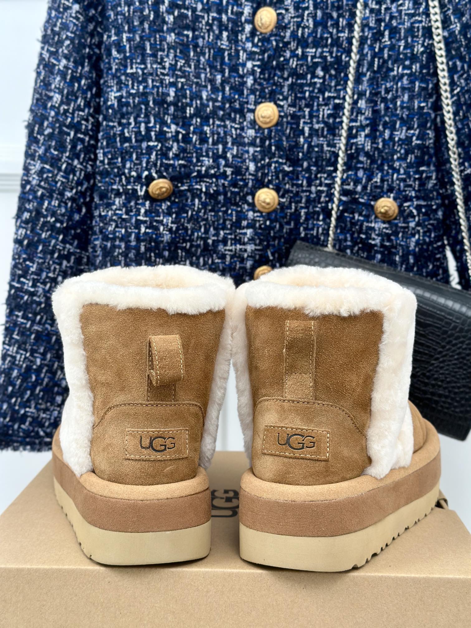 UGG24ss新品厚底雪地靴这无法抗拒的新时尚今年的厚底系列真的是小个子的福音轻便好穿要温暖更要大长腿！