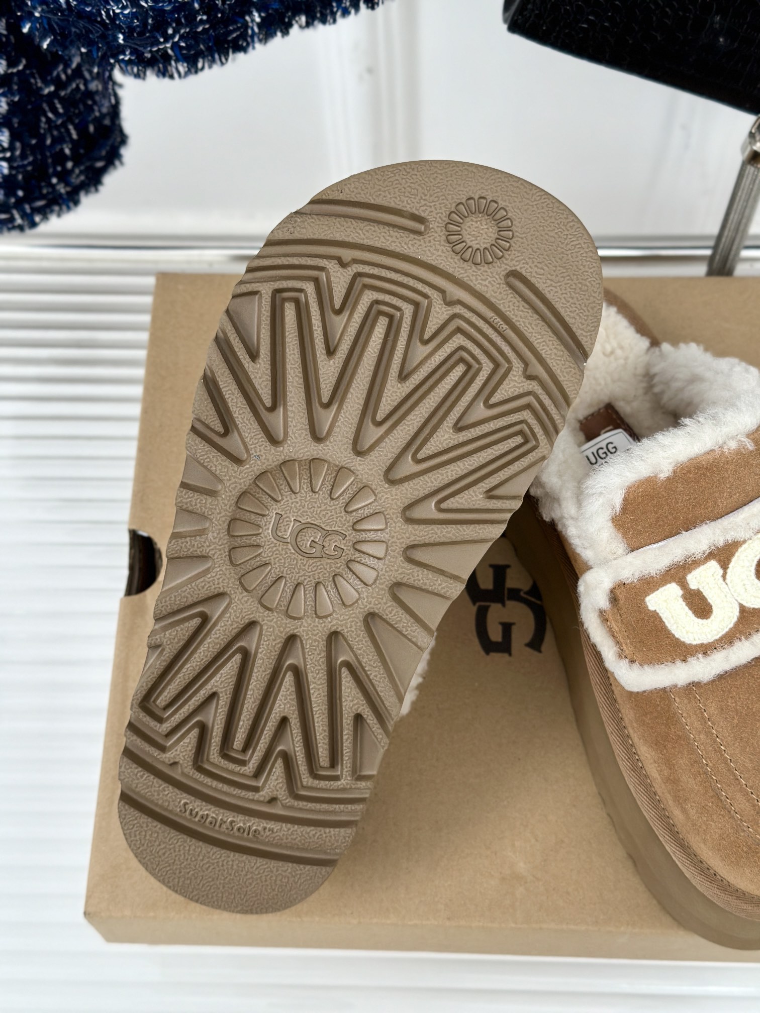 UGG24ss新品厚底字母半拖毛毛鞋这无法抗拒的新时尚今年的厚底系列真的是小个子的福音轻便好穿要温暖更要