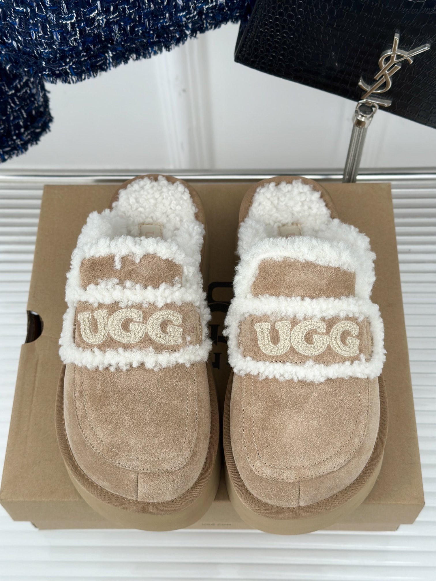 UGG24ss新品厚底字母半拖毛毛鞋这无法抗拒的新时尚今年的厚底系列真的是小个子的福音轻便好穿要温暖更要