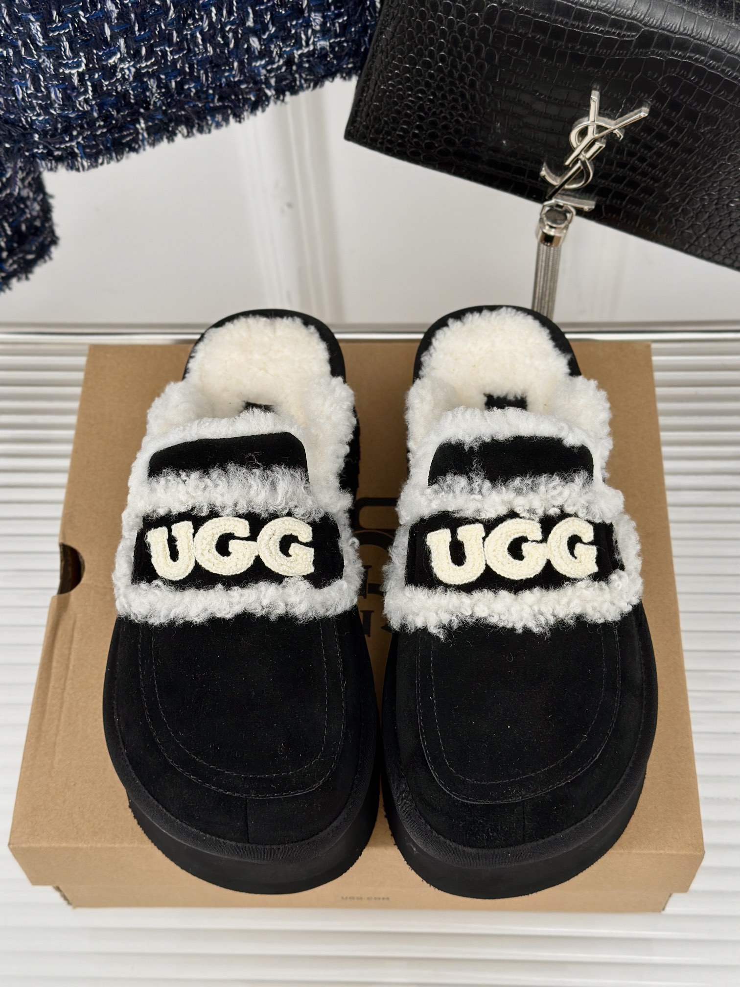 UGG24ss新品厚底字母半拖毛毛鞋这无法抗拒的新时尚今年的厚底系列真的是小个子的福音轻便好穿要温暖更要