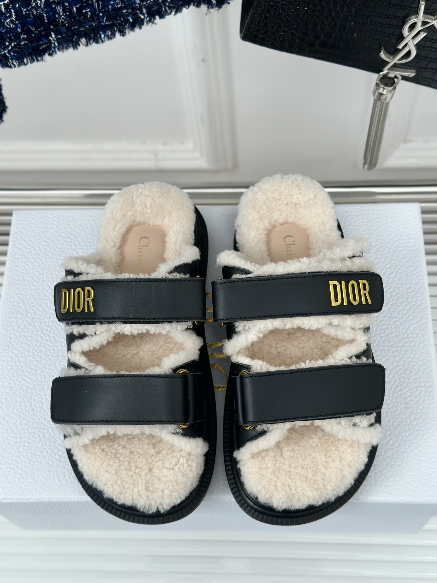 Dior/迪奥24S秋冬新品毛拖毛鞋凉鞋系列简约大气时髦耐看不过时是时尚圈永不退潮的经典所在经典字母LO