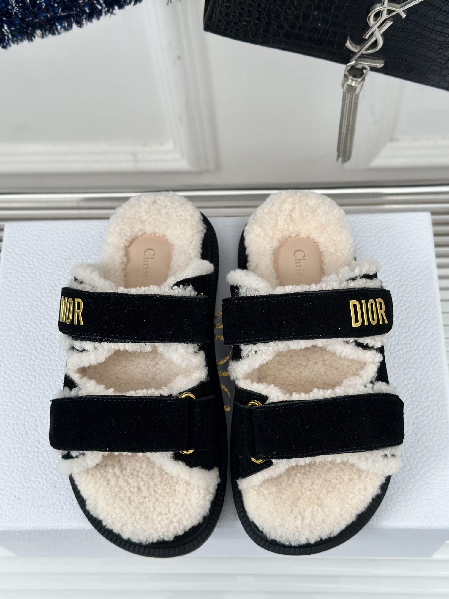 Dior/迪奥24S秋冬新品毛拖毛鞋凉鞋系列简约大气时髦耐看不过时是时尚圈永不退潮的经典所在经典字母LO