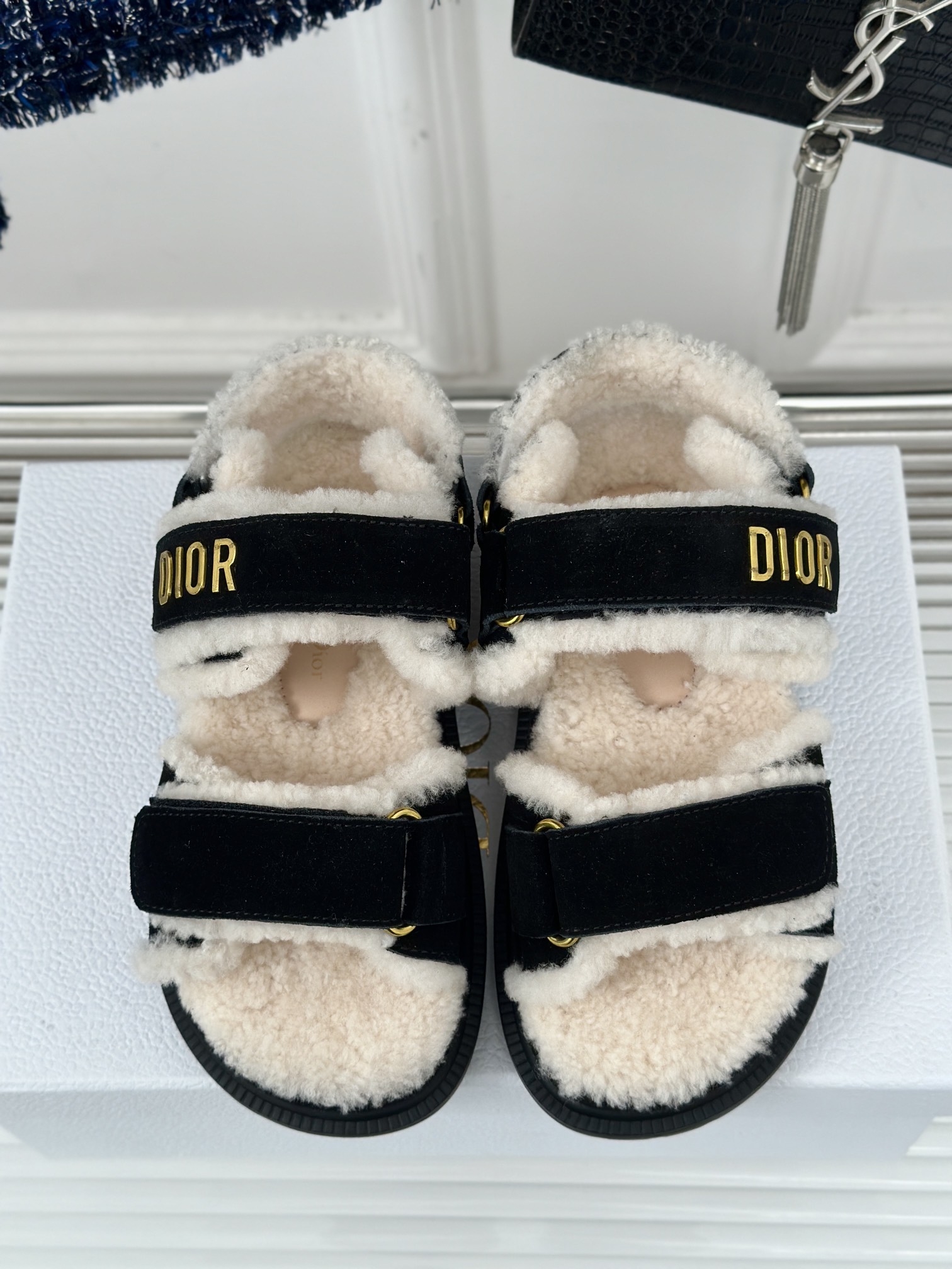 Dior/迪奥24S秋冬新品毛拖毛鞋凉鞋系列简约大气时髦耐看不过时是时尚圈永不退潮的经典所在经典字母LO