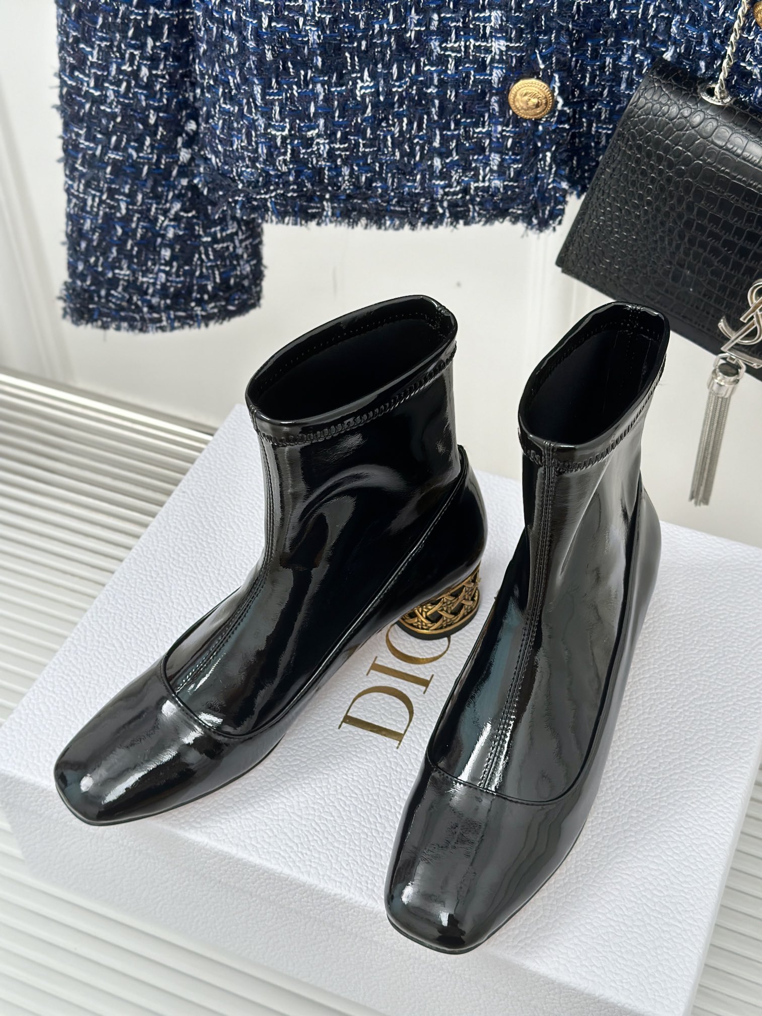 Dior/迪奥24S秋冬新品圆跟短靴这季的靴子真的要狂种草啦圆跟字母logo设计特别修饰腿型凸显品牌特色