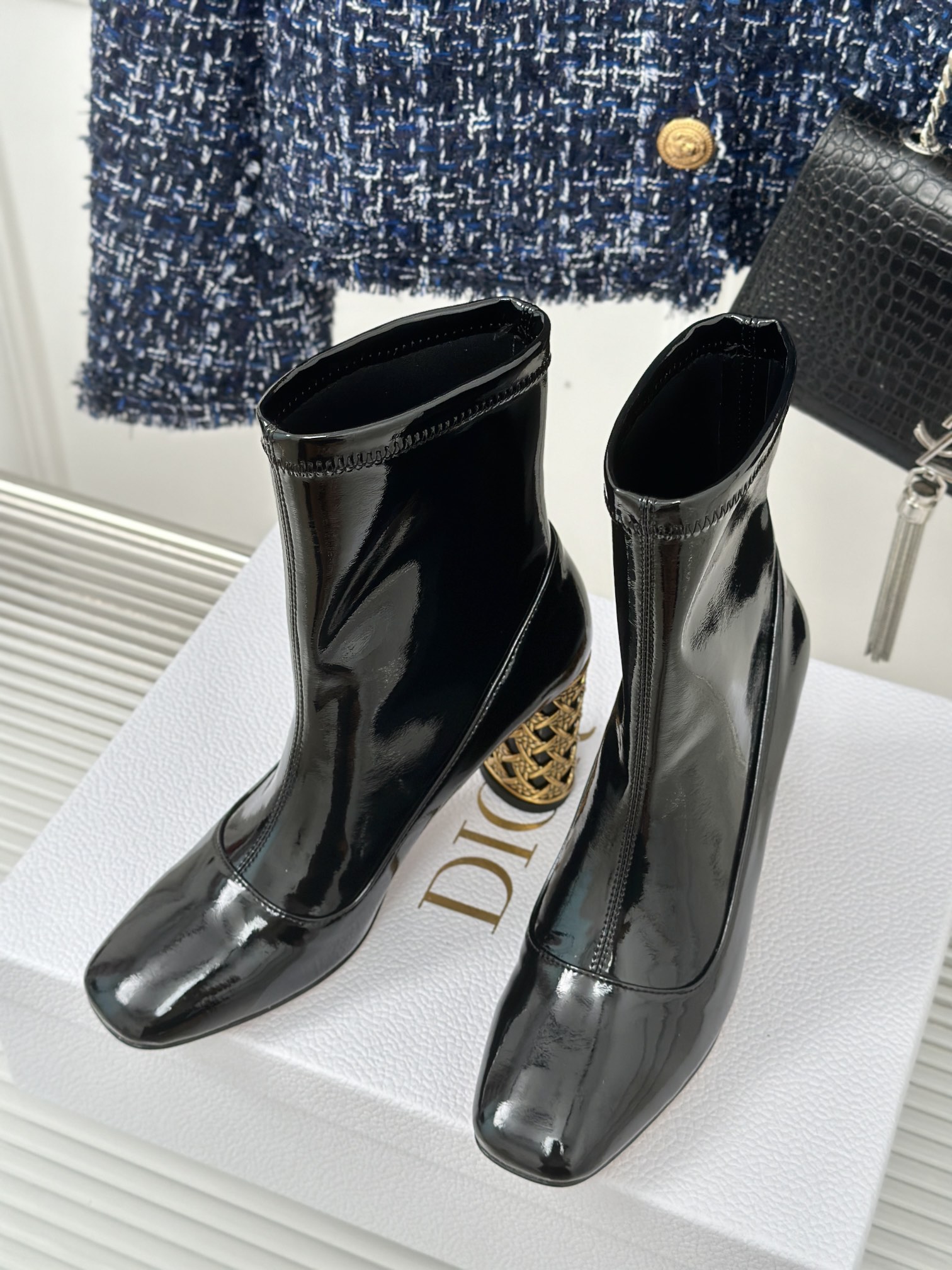 Dior/迪奥24S秋冬新品圆跟短靴这季的靴子真的要狂种草啦圆跟字母logo设计特别修饰腿型凸显品牌特色