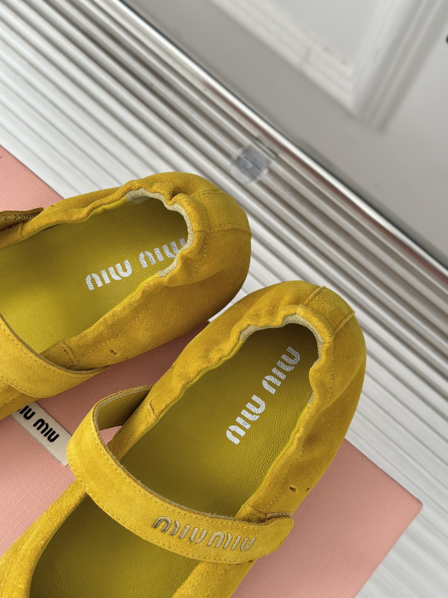 MIUMIU25C早春新品玛丽珍鞋系列！满满的少女心款式设计可爱优雅不乏美艳色彩简简单单又藏着小心机优雅