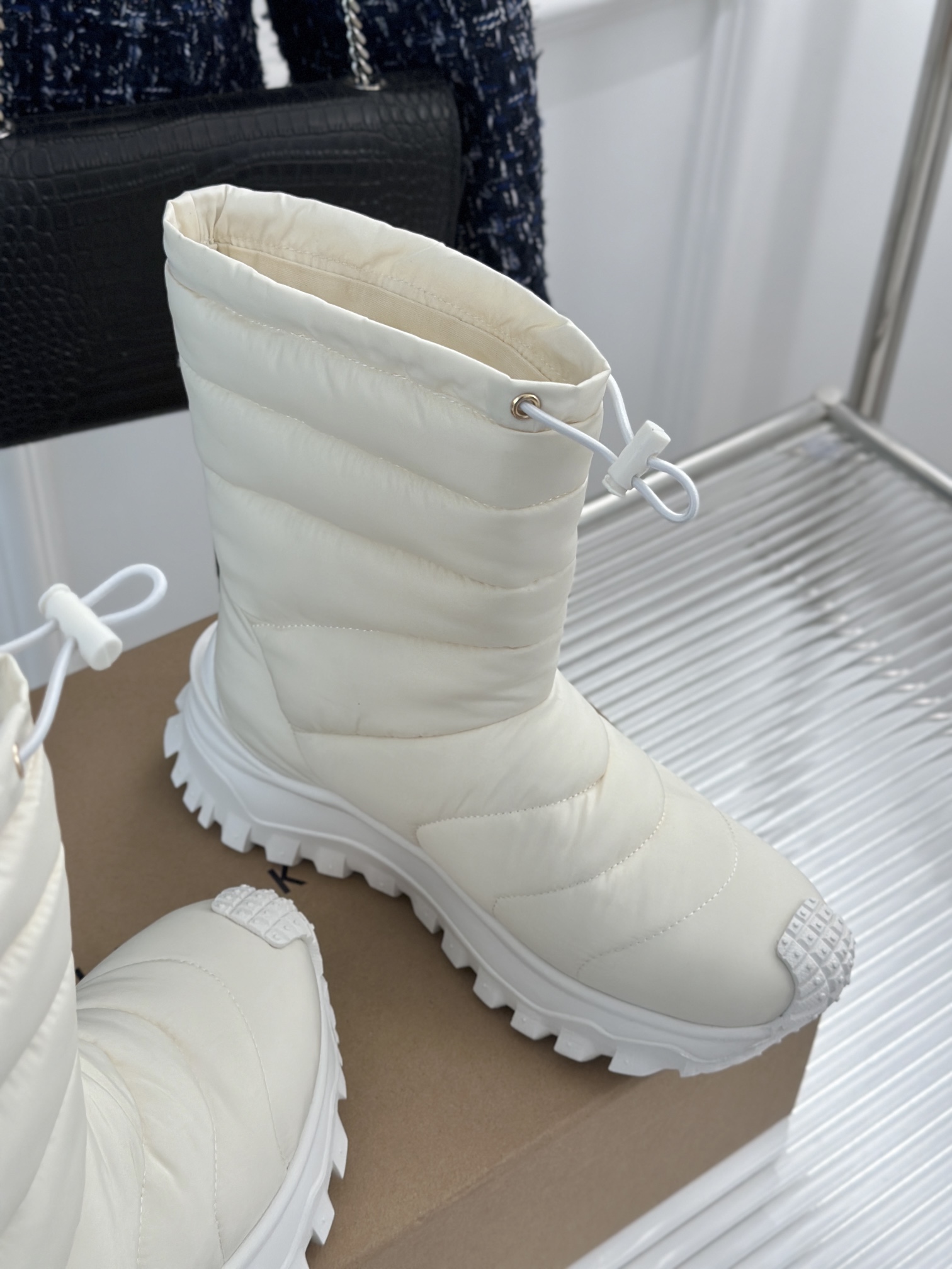 INUIKII24ss秋冬厚底羽绒雪地靴行走的冬日小暖炉太舒服了跟大热的美拉德风适配度很高又可爱又保暖暖