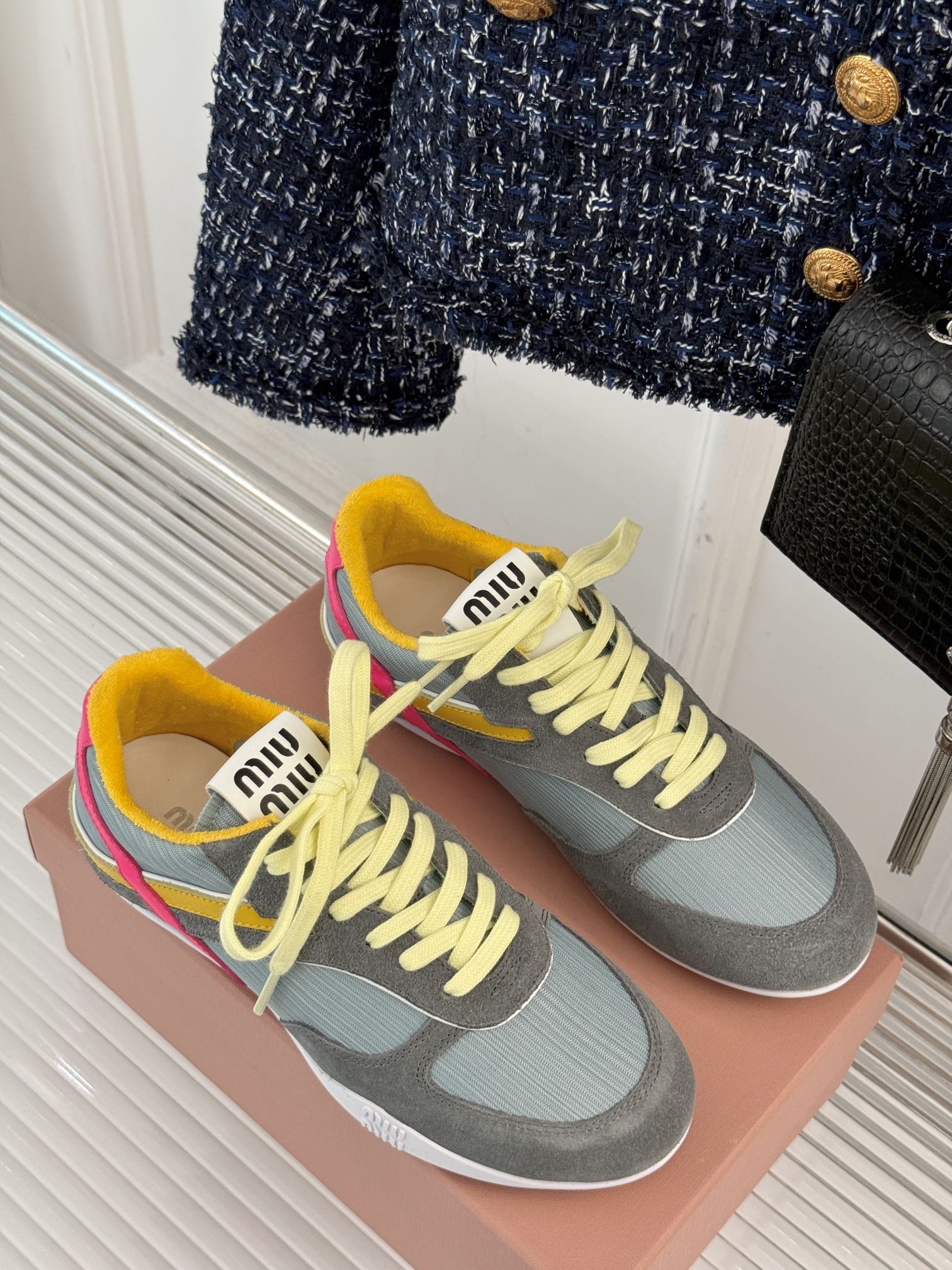 MiuMiu/缪缪25ss早春系列秀场新品运动鞋这双运动鞋引起关注MiuMiu与NewBalance合作