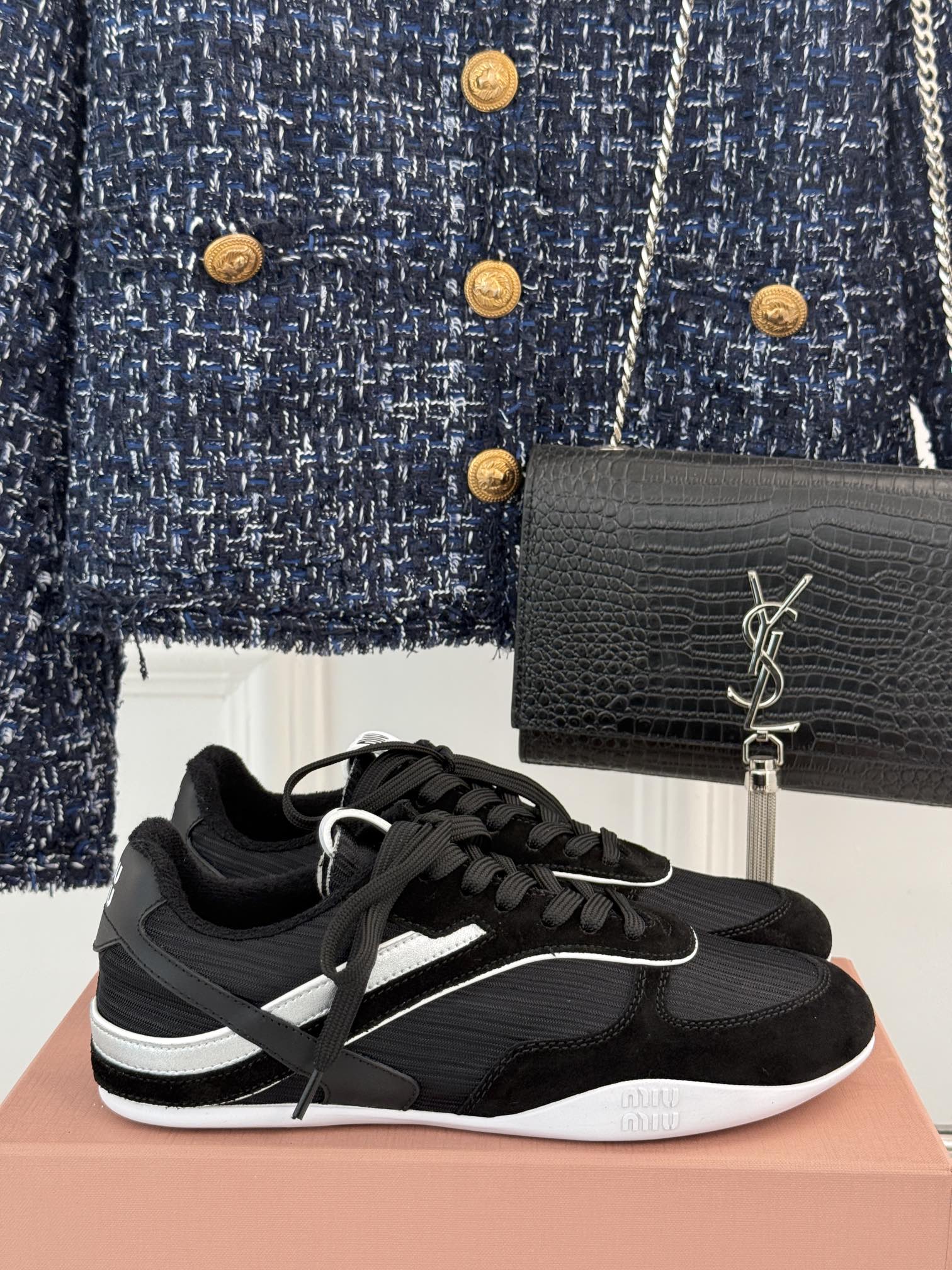 MiuMiu/缪缪25ss早春系列秀场新品运动鞋这双运动鞋引起关注MiuMiu与NewBalance合作