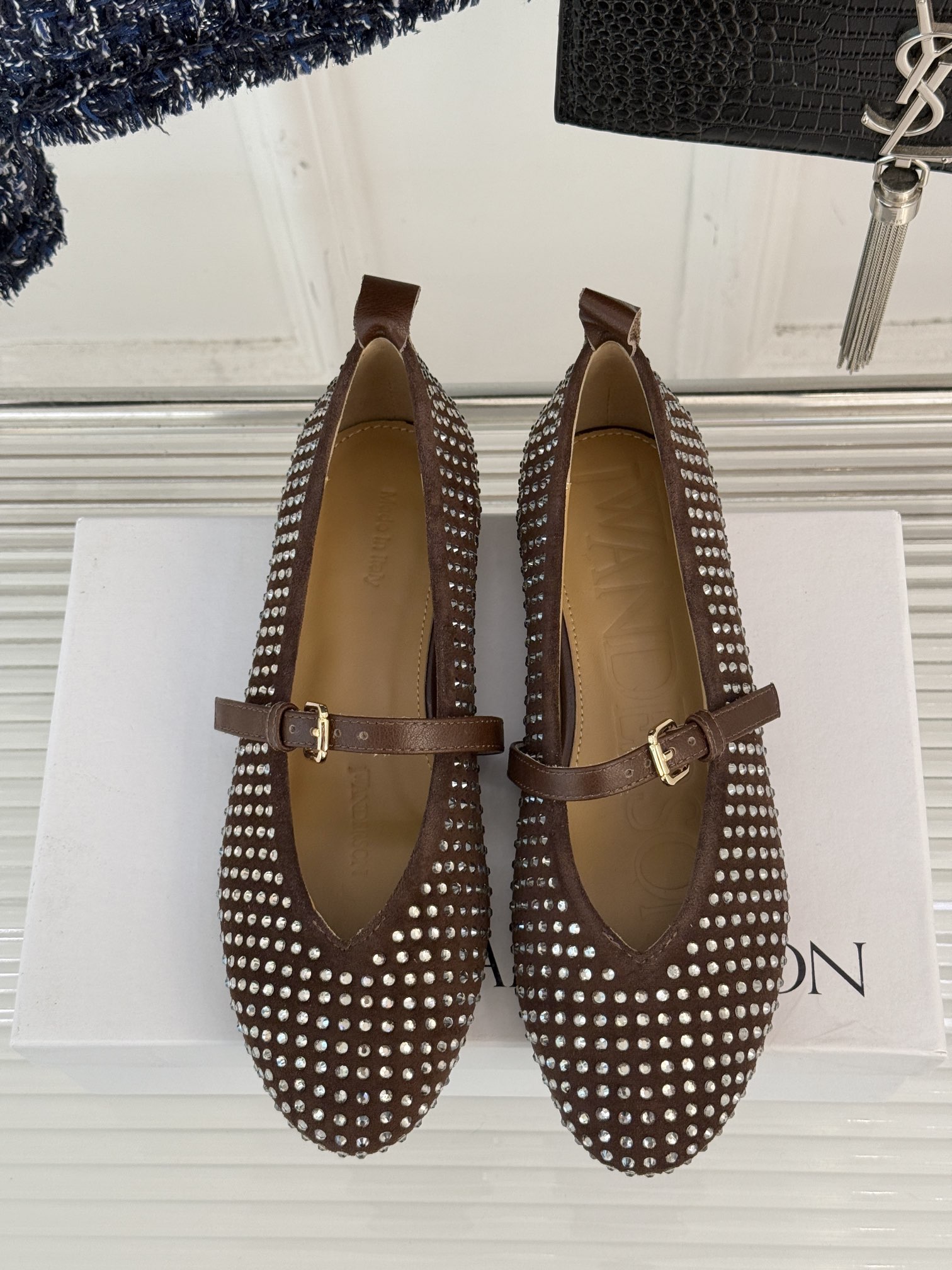 JWAnderson25ss早春新品水钻玛丽珍鞋以玛丽珍的灵动意韵融于日常以现代笔触刻画舞鞋经典轮廓！奢