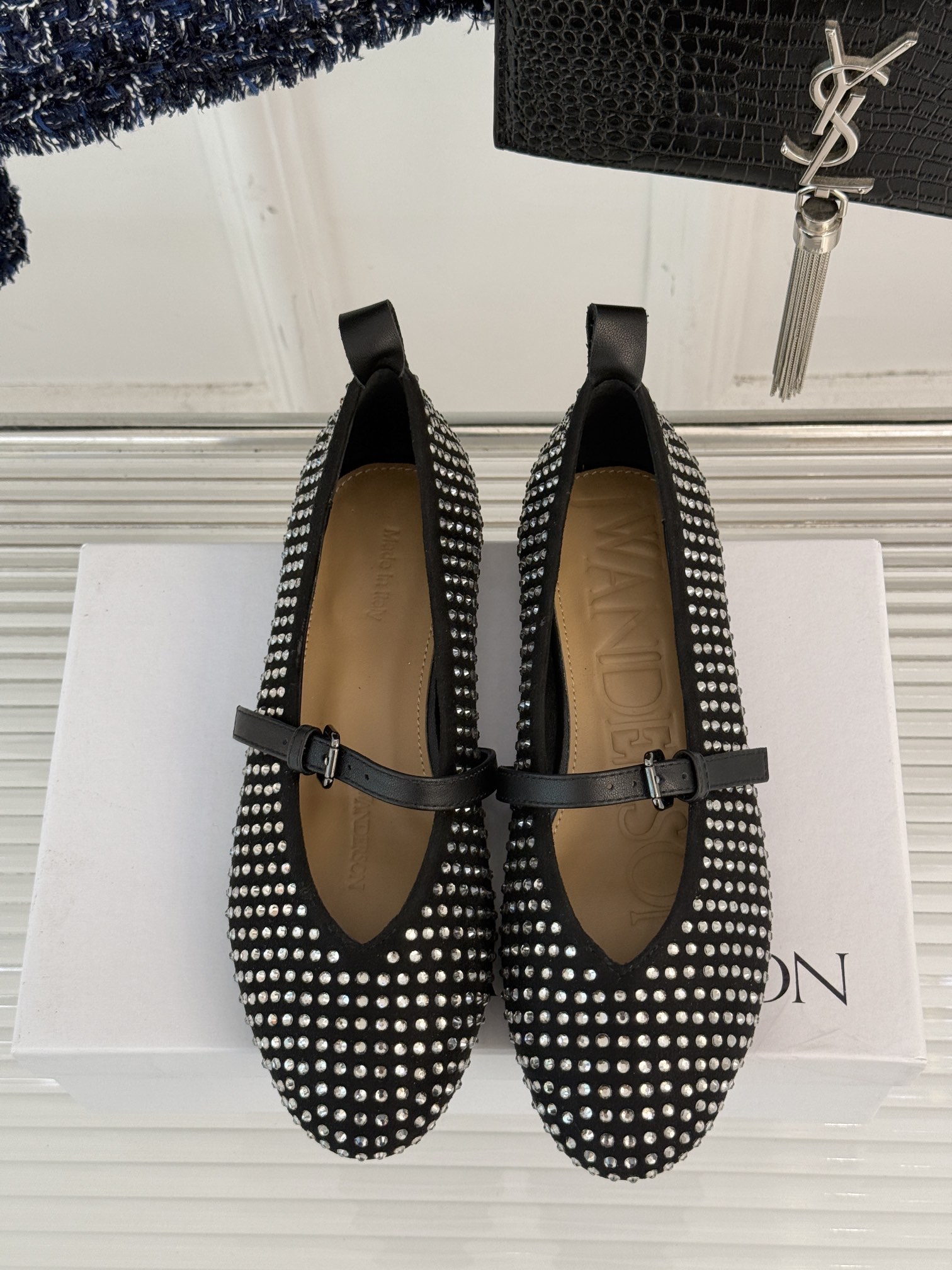JWAnderson25ss早春新品水钻玛丽珍鞋以玛丽珍的灵动意韵融于日常以现代笔触刻画舞鞋经典轮廓！奢