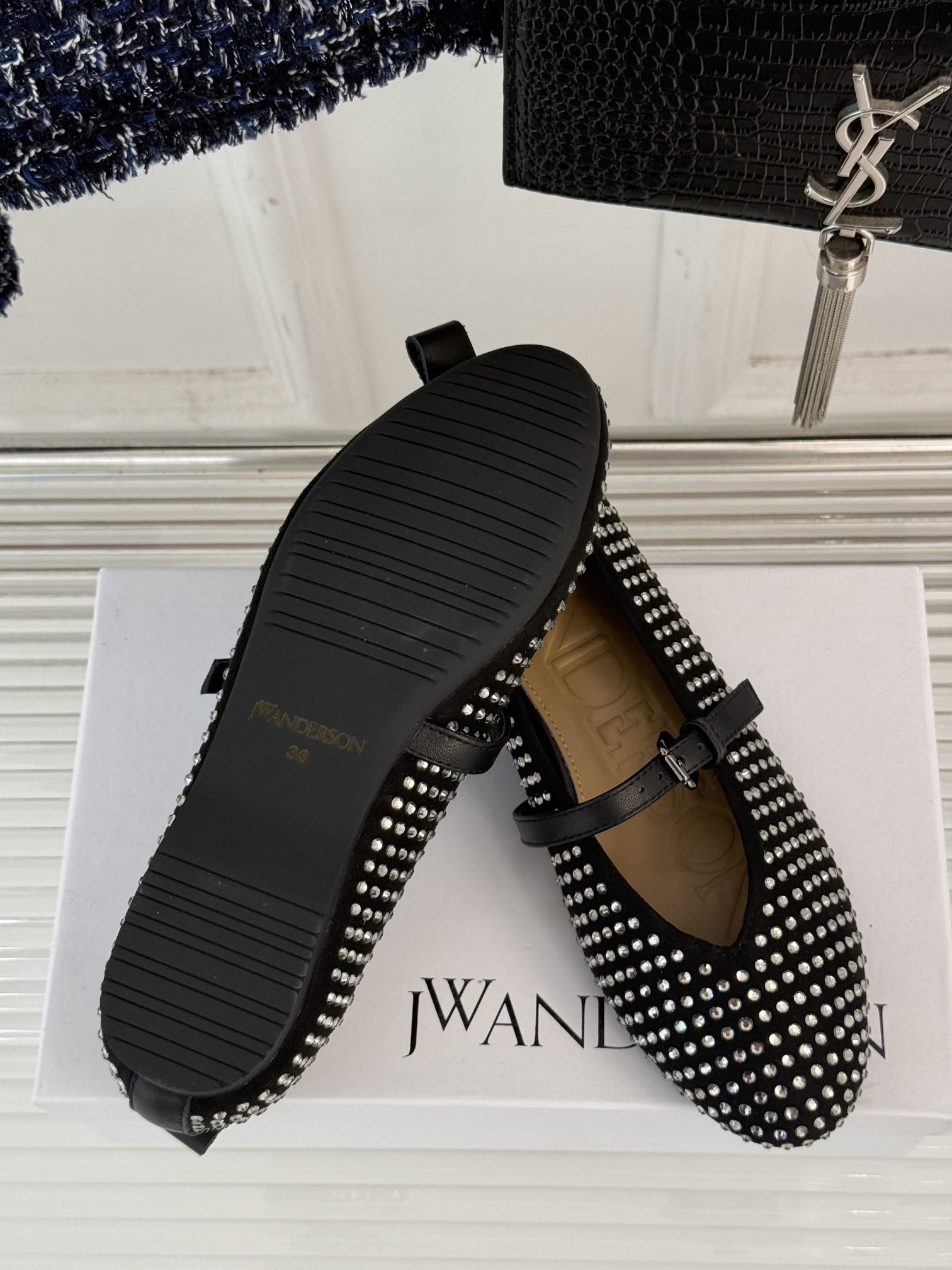 JWAnderson25ss早春新品水钻玛丽珍鞋以玛丽珍的灵动意韵融于日常以现代笔触刻画舞鞋经典轮廓！奢