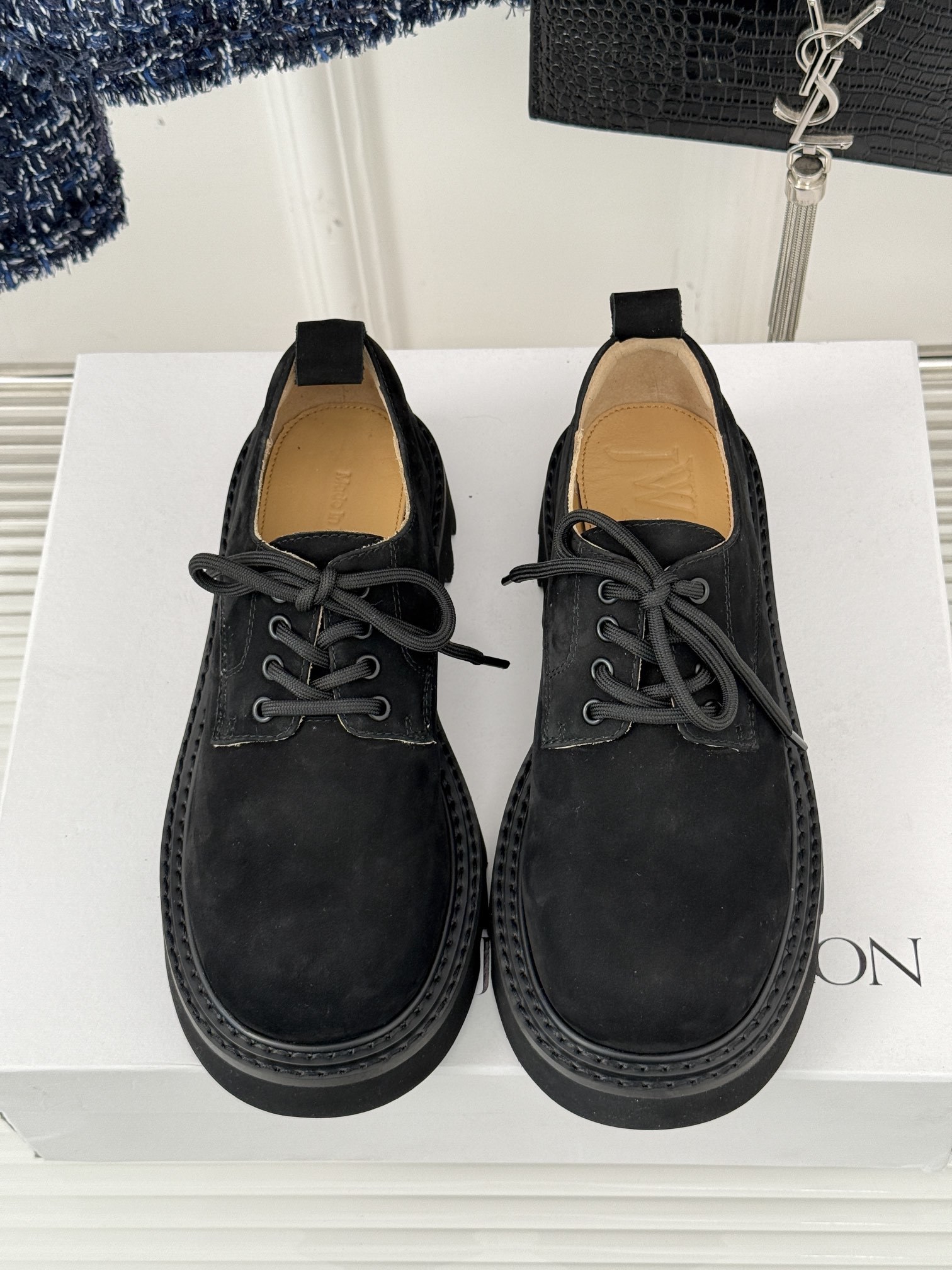 JWAnderson24s走秀秋冬新品松糕厚底小皮鞋!简约大气慵懒法欧风飒爆了灵魂设计创造出经典.设计超