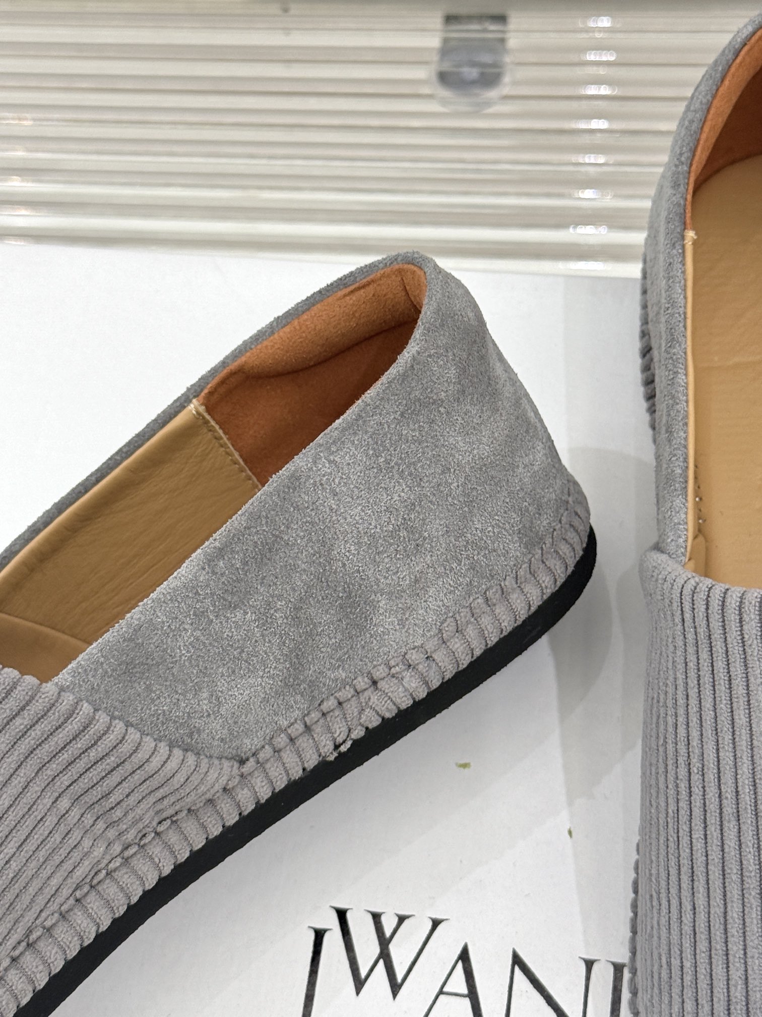
JW anderson 25SS早春新品乐福鞋
网红大爱的百搭款乐福鞋
原版拆解复刻 😎 
时髦精必入