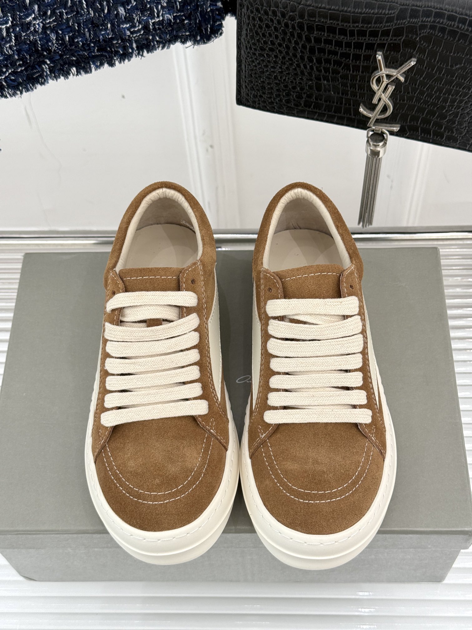 
Rick Owens/欧文斯经典休闲板鞋
原版购入开发.所有的材质都与原版一致！
经典复古及时尚美感融