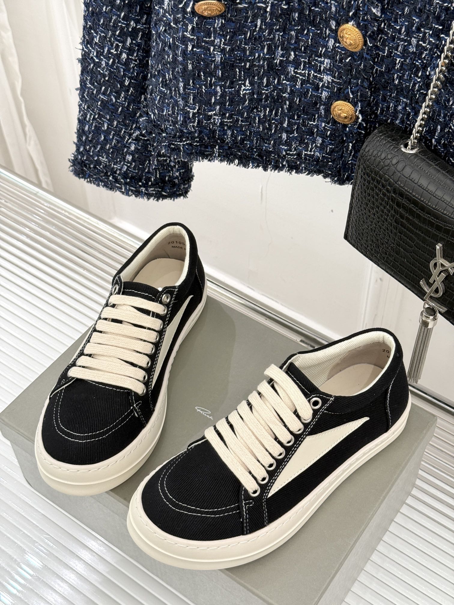
Rick Owens/欧文斯经典休闲板鞋
原版购入开发.所有的材质都与原版一致！
经典复古及时尚美感融