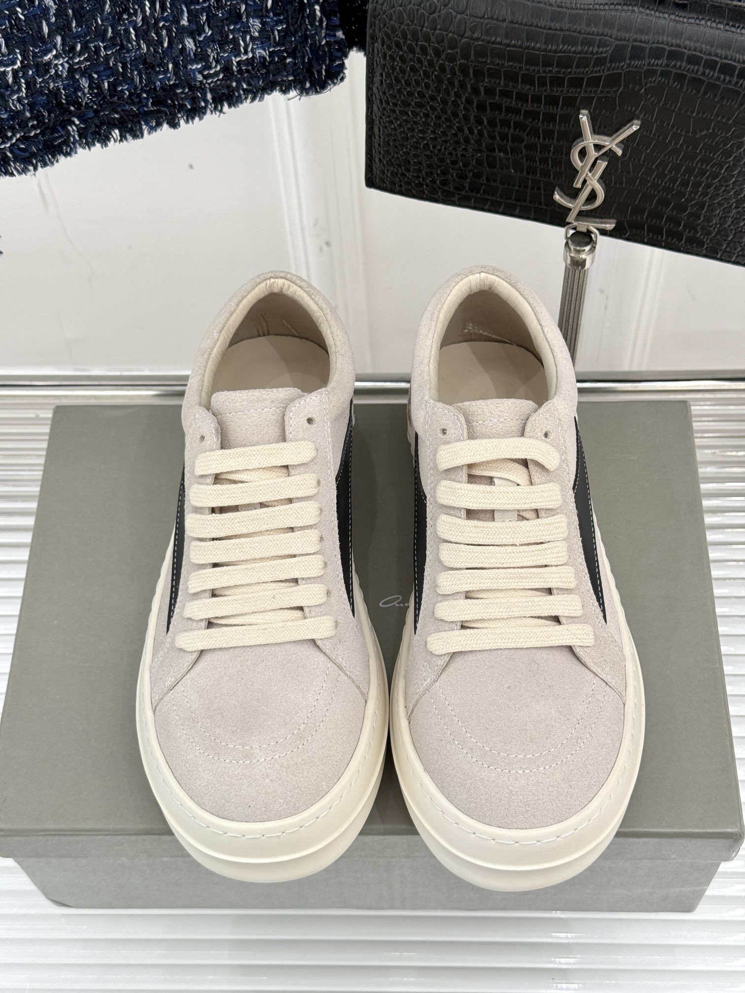 
Rick Owens/欧文斯经典休闲板鞋
原版购入开发.所有的材质都与原版一致！
经典复古及时尚美感融