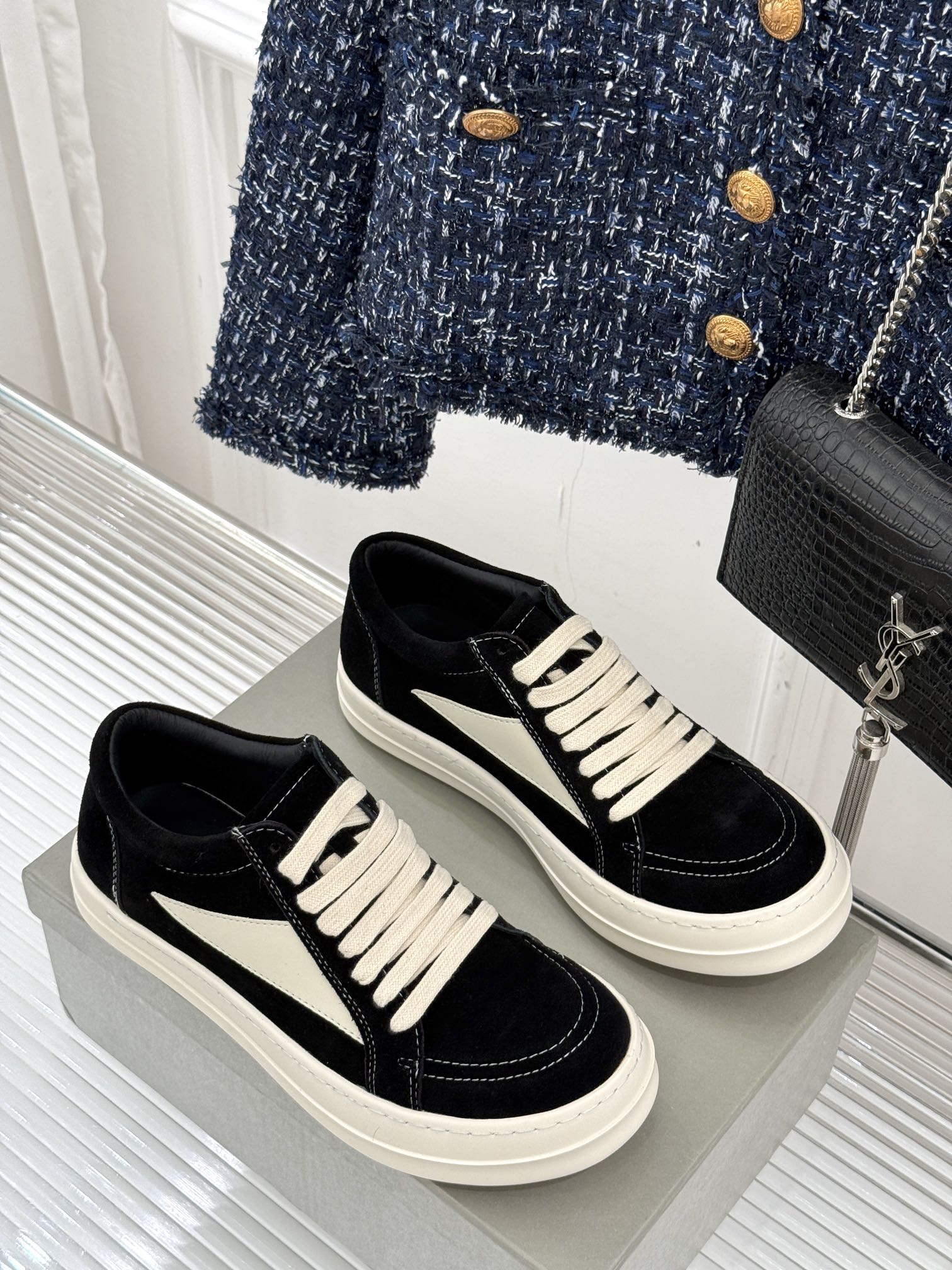
Rick Owens/欧文斯经典休闲板鞋
原版购入开发.所有的材质都与原版一致！
经典复古及时尚美感融
