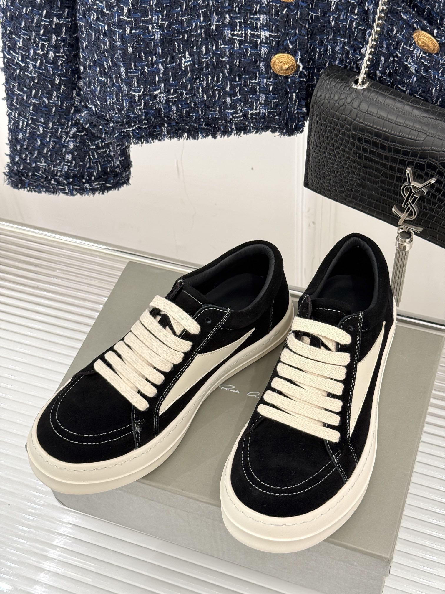 
Rick Owens/欧文斯经典休闲板鞋
原版购入开发.所有的材质都与原版一致！
经典复古及时尚美感融