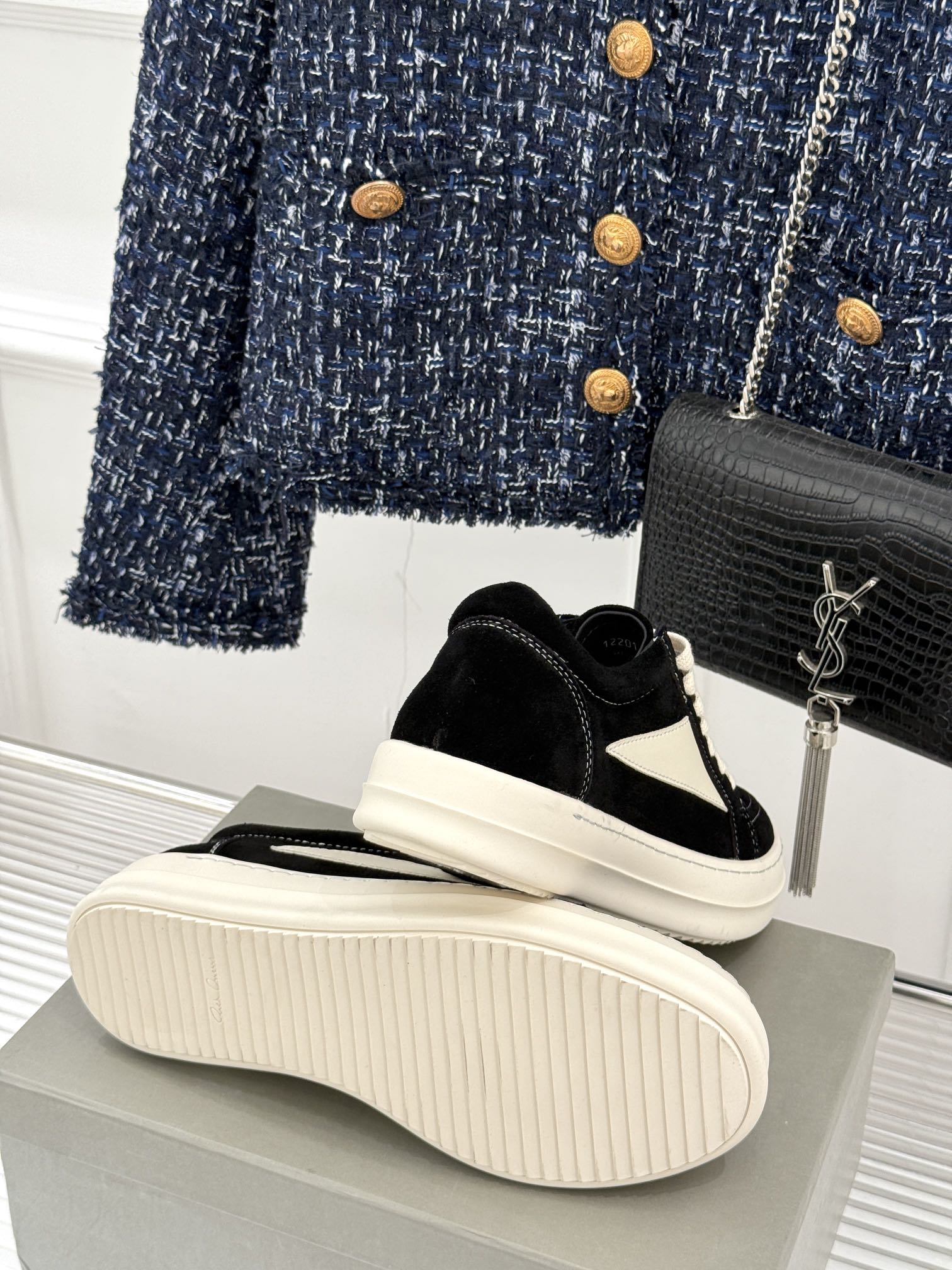 
Rick Owens/欧文斯经典休闲板鞋
原版购入开发.所有的材质都与原版一致！
经典复古及时尚美感融