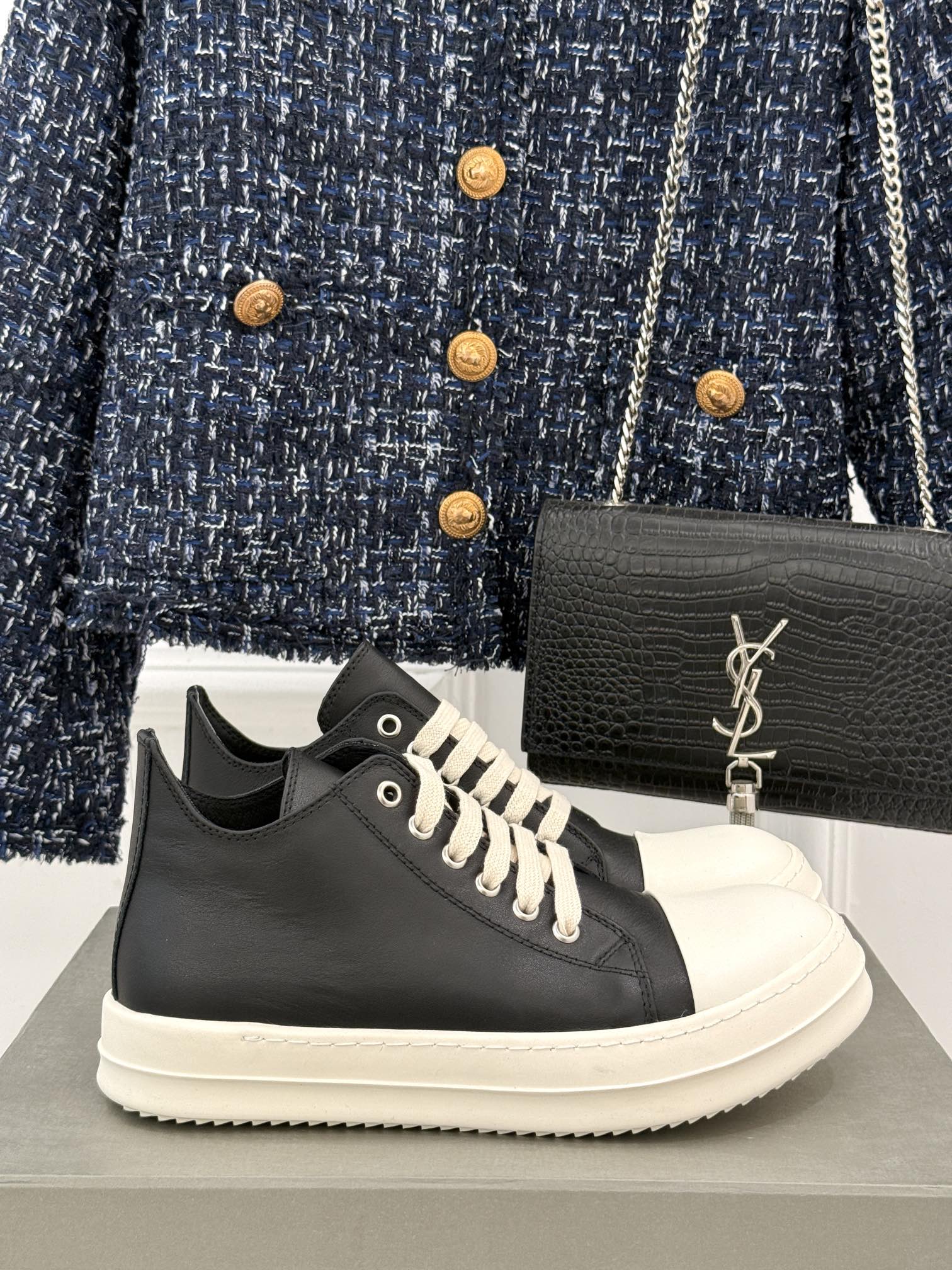 
Rick Owens/欧文斯经典休闲板鞋
原版购入开发.所有的材质都与原版一致！
经典复古及时尚美感融