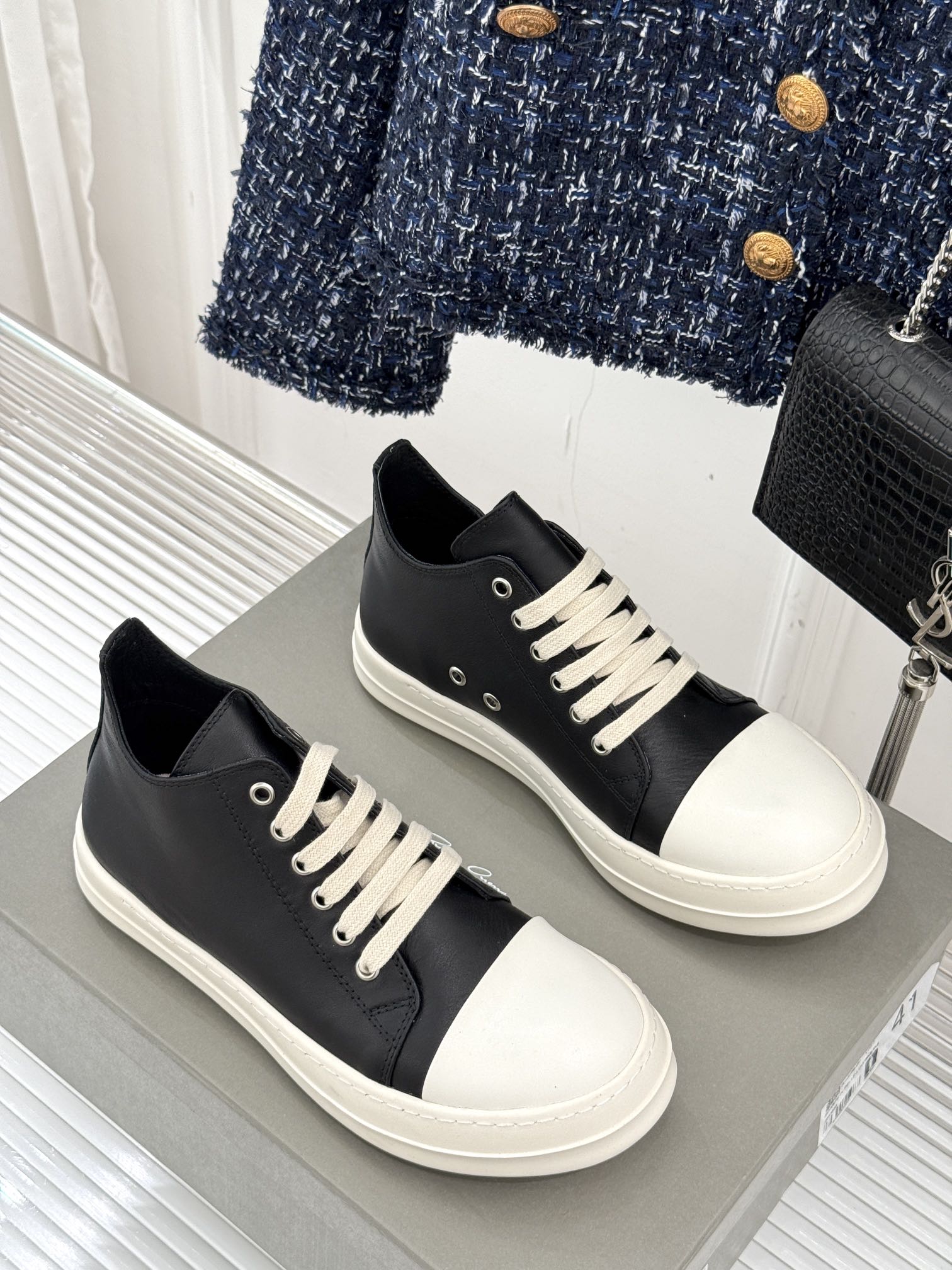 
Rick Owens/欧文斯经典休闲板鞋
原版购入开发.所有的材质都与原版一致！
经典复古及时尚美感融