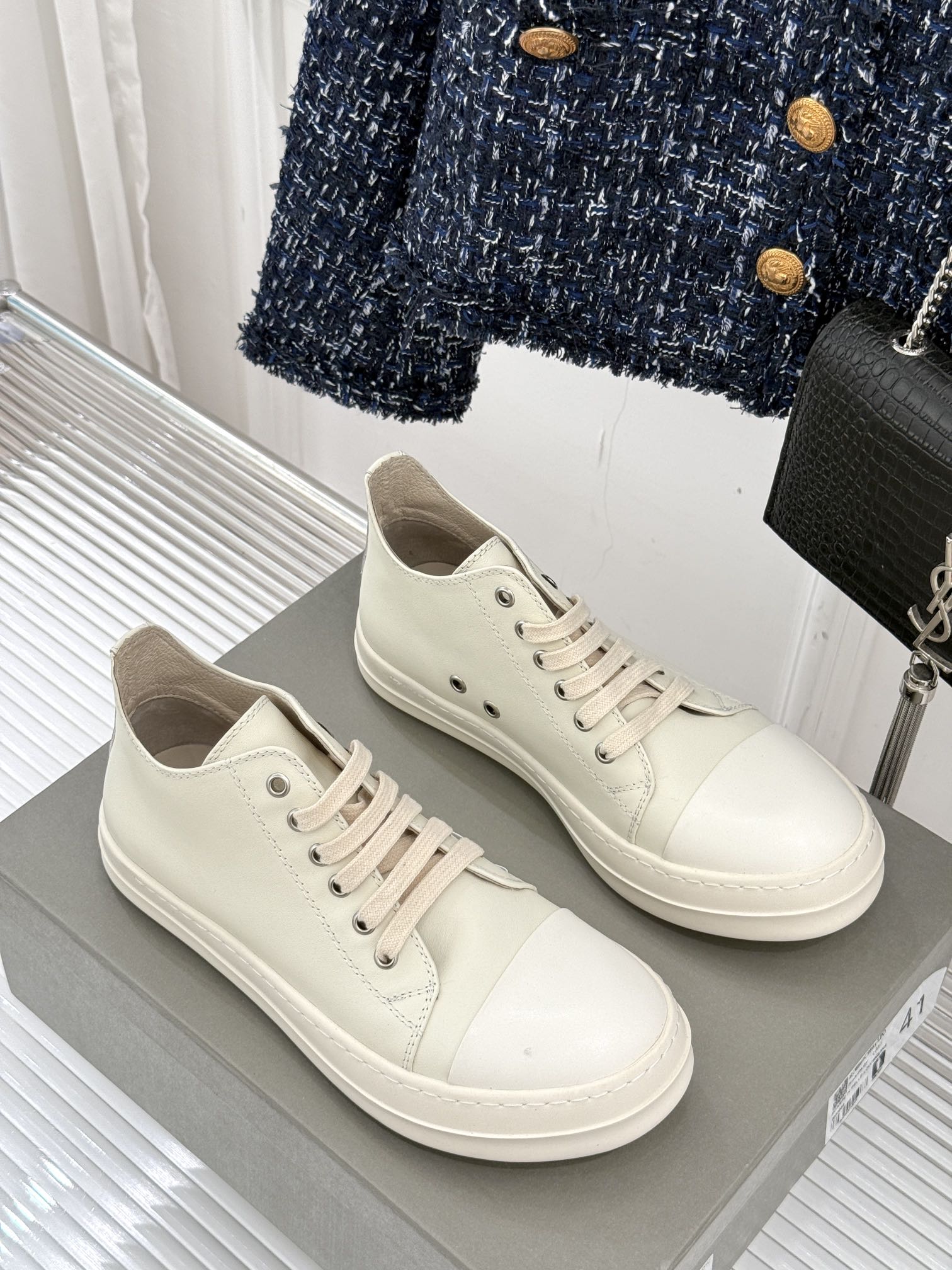 
Rick Owens/欧文斯经典休闲板鞋
原版购入开发.所有的材质都与原版一致！
经典复古及时尚美感融