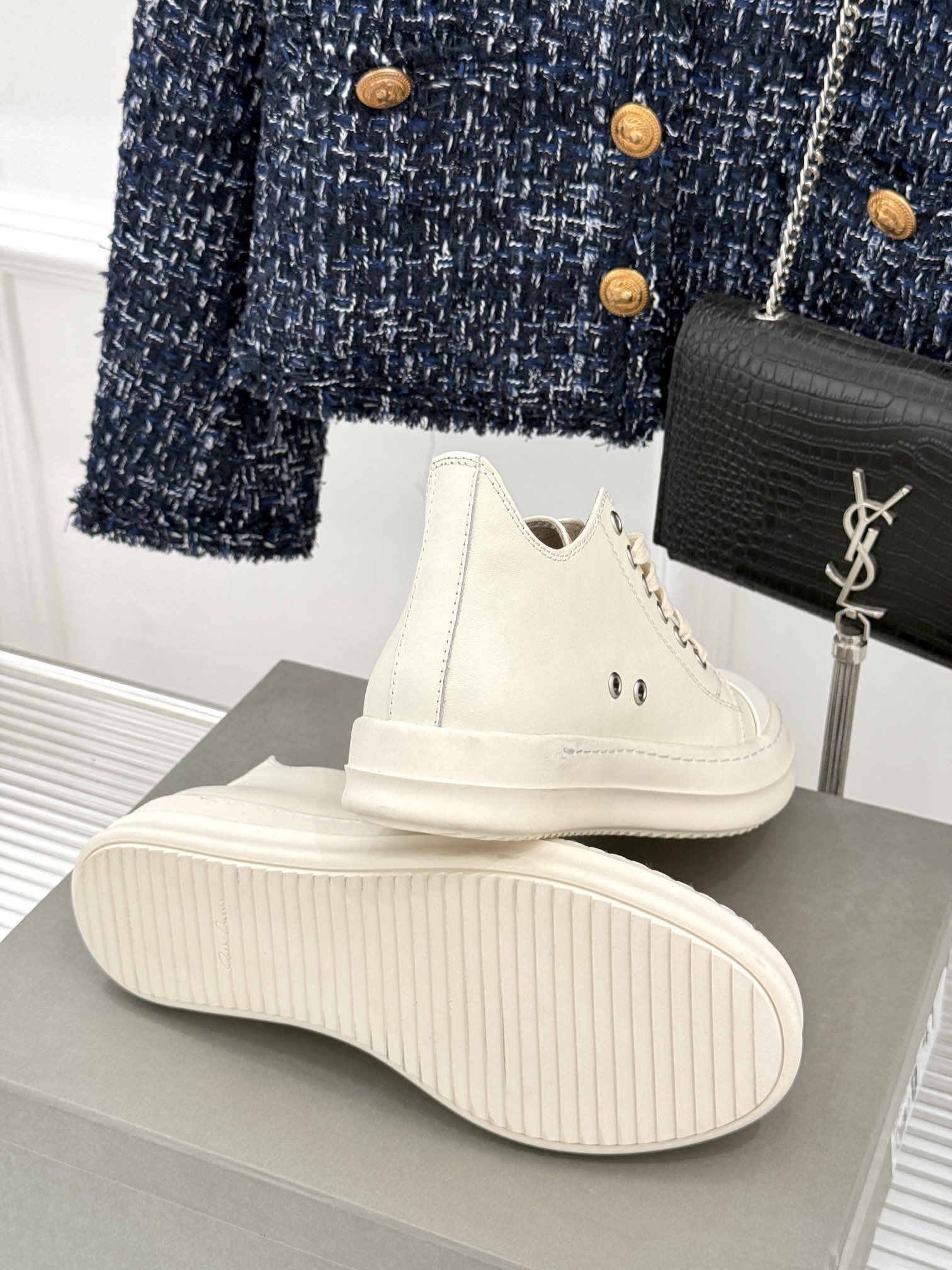 
Rick Owens/欧文斯经典休闲板鞋
原版购入开发.所有的材质都与原版一致！
经典复古及时尚美感融