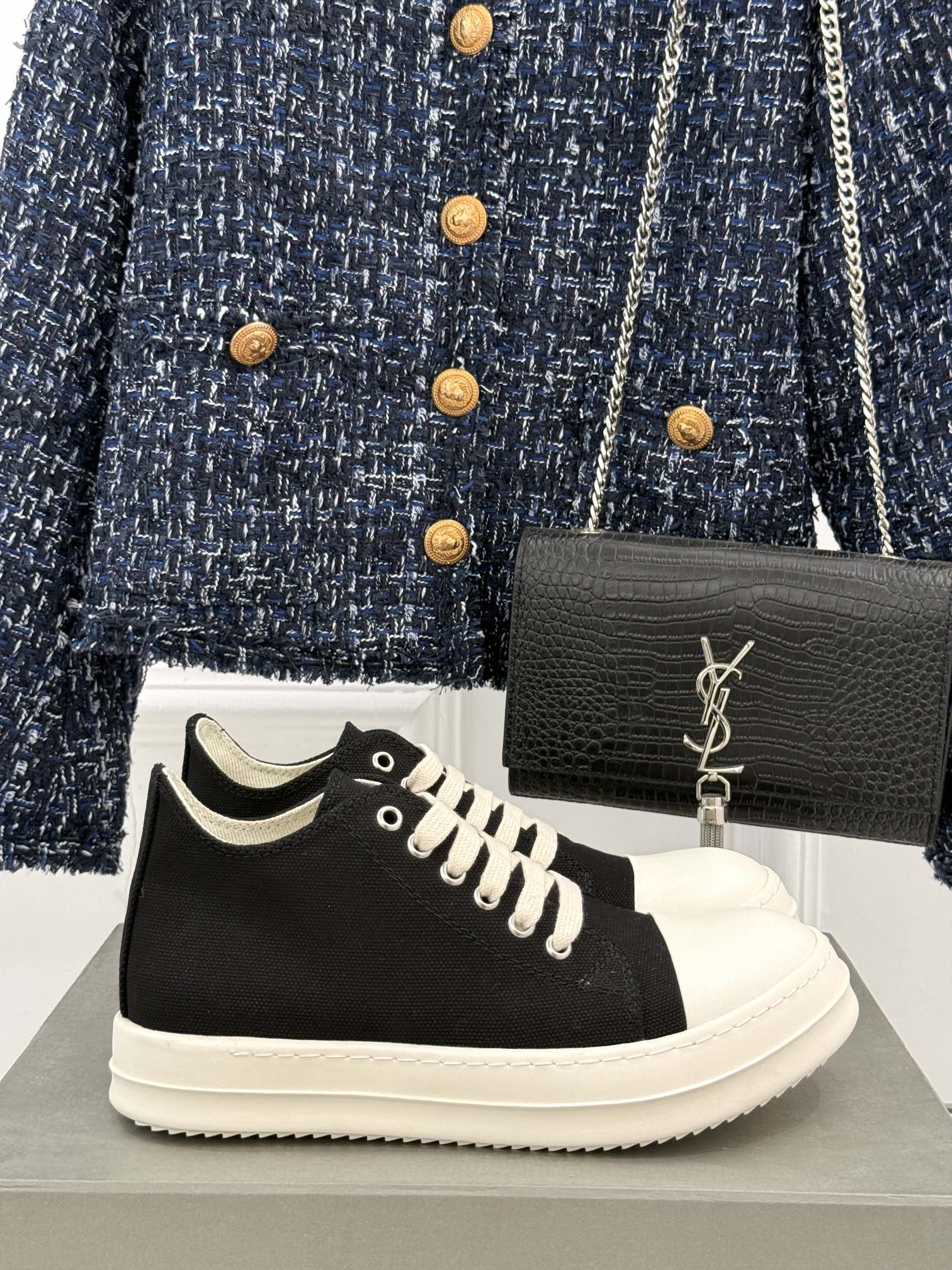 
Rick Owens/欧文斯经典休闲板鞋
原版购入开发.所有的材质都与原版一致！
经典复古及时尚美感融