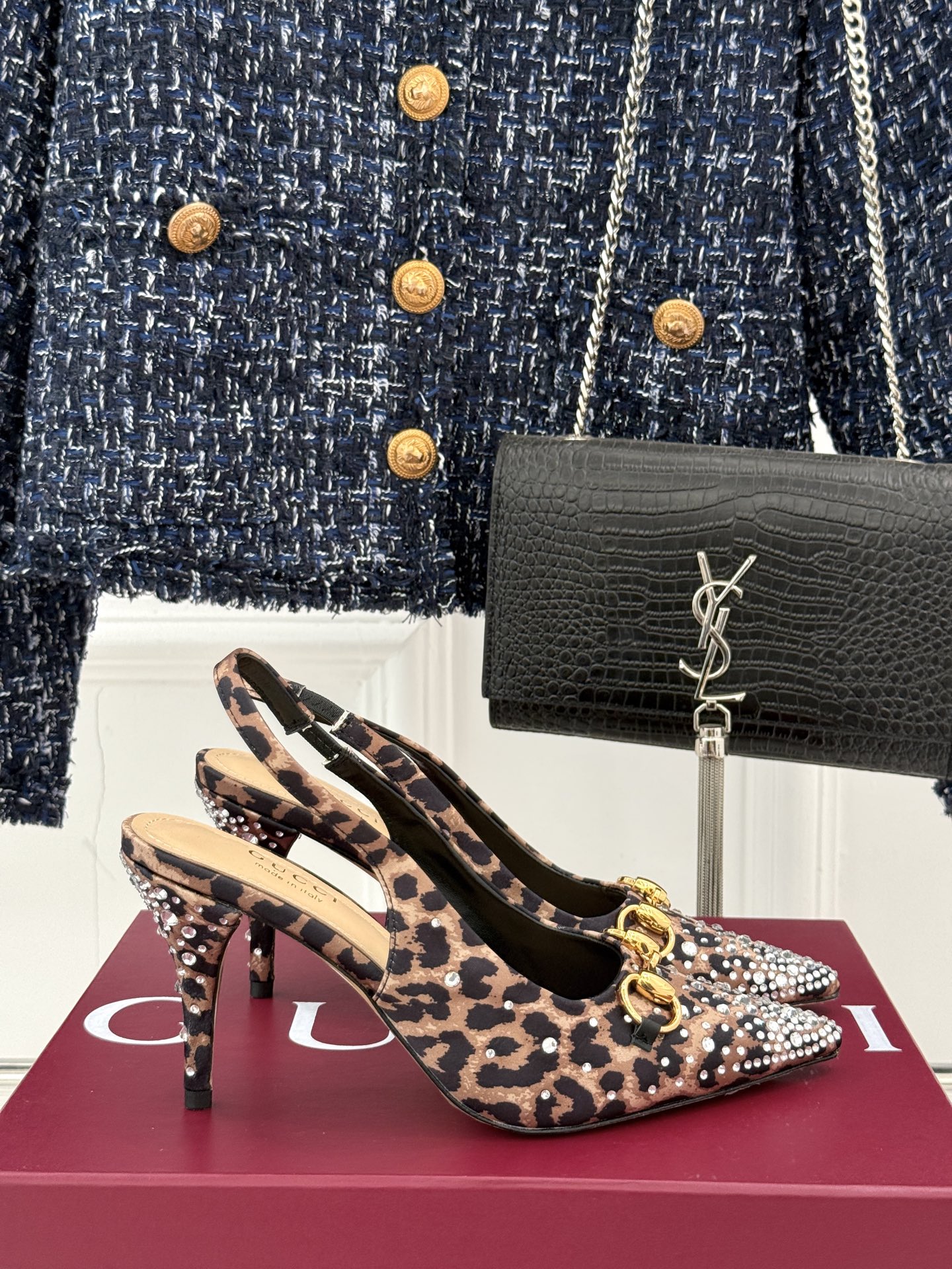 NO:230916,High heels, semi-tork Gucc* classic horsebit rhinestone leopard print series!  This model was sold last year. It is a hot model for our family. It has been popular. This year, it has also released a new color scheme. It has a very high recognition and texture. It is undeniable. The fabric is made of original custom materials. The inner foot pads are all sheepskin. Italian imported cowhide outsole. Heel height is 8.5cm. Size 35-39 (customized by 40/41/42). Sandals, gucci, sandals, cowhide, sheepskin.19860909高跟 半拖 Gucc*经典马衔扣水钻豹纹系列系列！ 这款去年就有在出售 是我们家爆款 热度一直不减 今年还出了新配色 辨识度超高复古又有质感 说不来的高级 面料采用原版定制材质 内里垫脚均为羊皮 意大利进口牛皮大底 跟高8.5cm 码数35-39（40/41/42定制）,凉鞋,gucci,sandals,cowhide,sheepskin,Women's Shoes