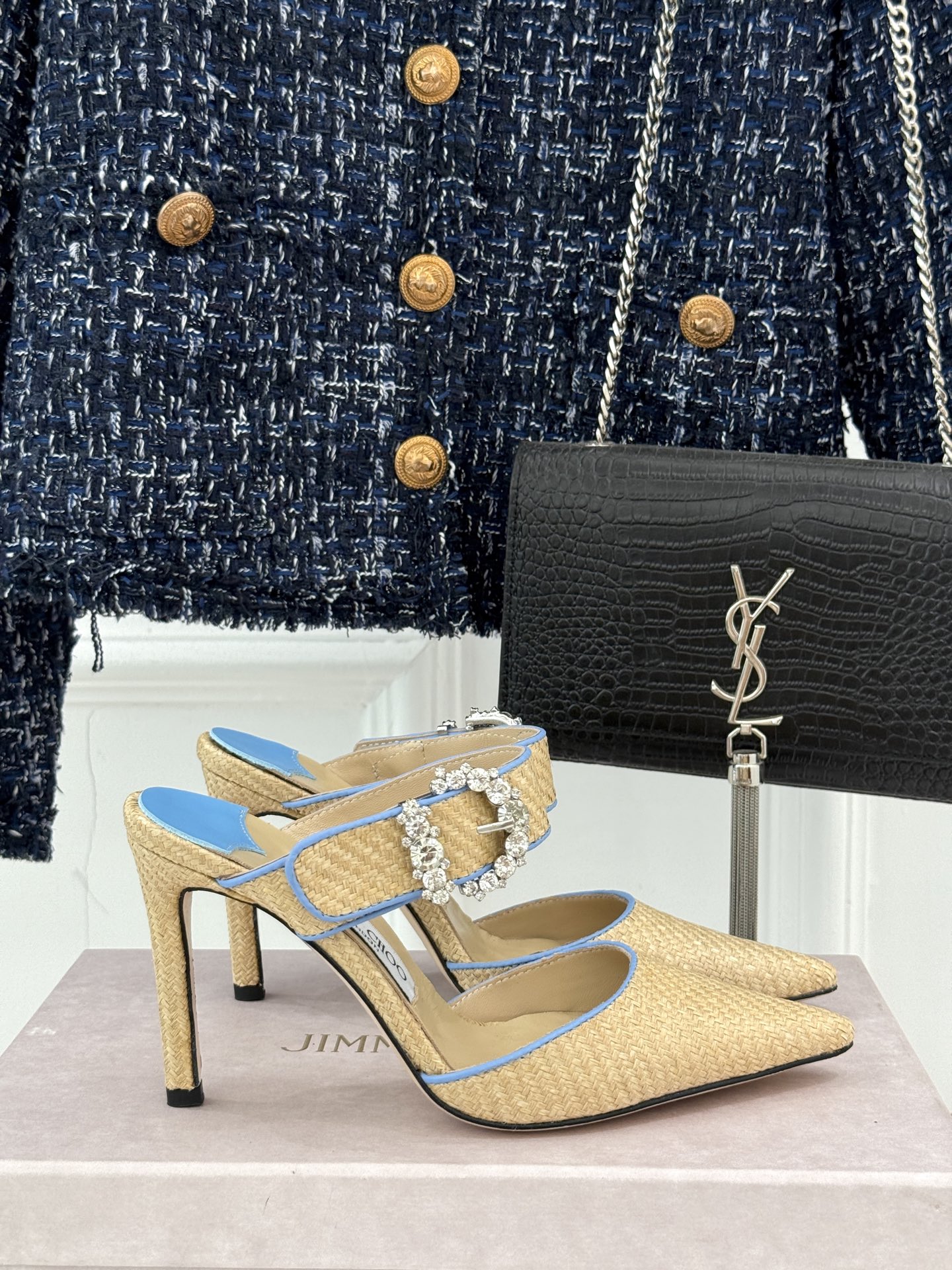 
Jimmy Choo｜周仰杰经典水钻高跟拖鞋
我们家JC一如既往品质优越 低调不失华丽 
性感又不显张
