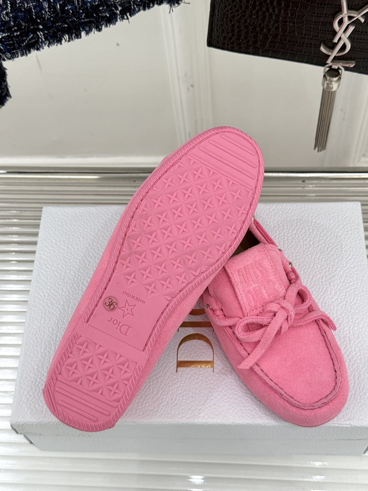  
Dior /迪奥25S新品蝴蝶结
豆豆鞋乐福鞋
这一季的鞋履真的太好看了
鞋型好秀气 自带贵气感
一