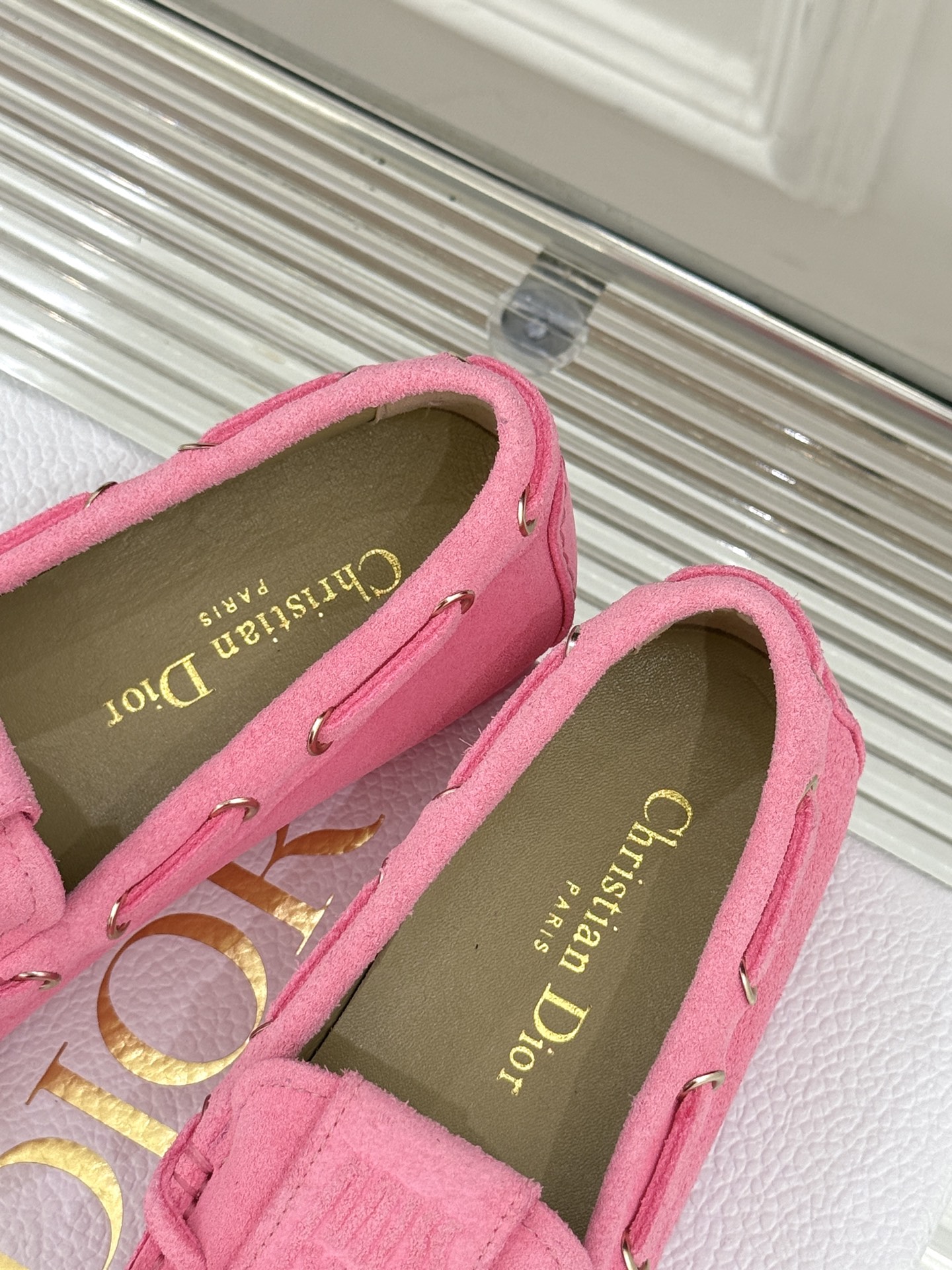  
Dior /迪奥25S新品蝴蝶结
豆豆鞋乐福鞋
这一季的鞋履真的太好看了
鞋型好秀气 自带贵气感
一