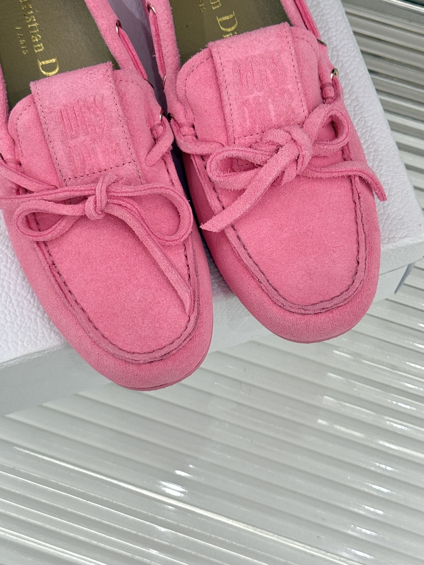  
Dior /迪奥25S新品蝴蝶结
豆豆鞋乐福鞋
这一季的鞋履真的太好看了
鞋型好秀气 自带贵气感
一