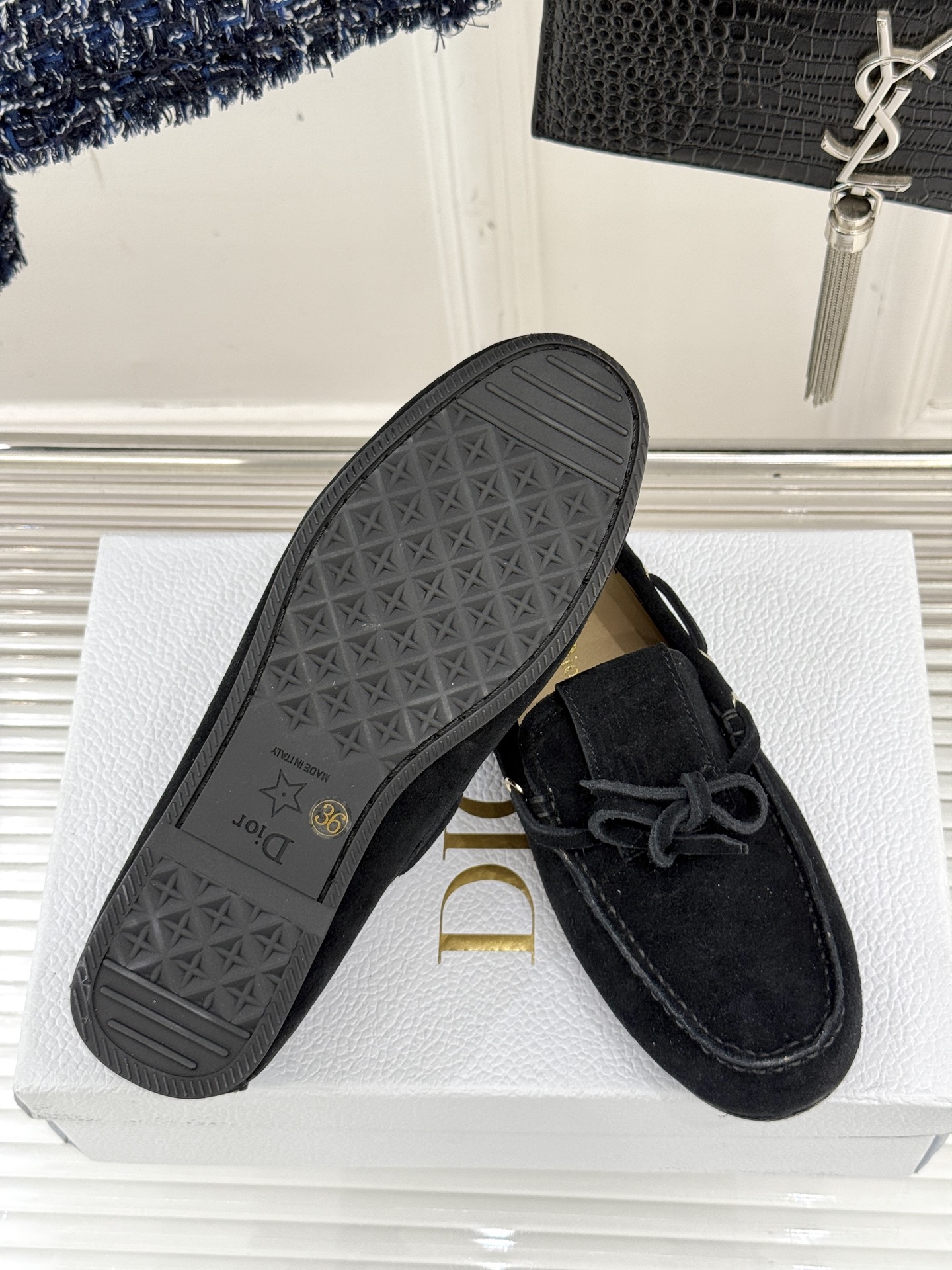  
Dior /迪奥25S新品蝴蝶结
豆豆鞋乐福鞋
这一季的鞋履真的太好看了
鞋型好秀气 自带贵气感
一