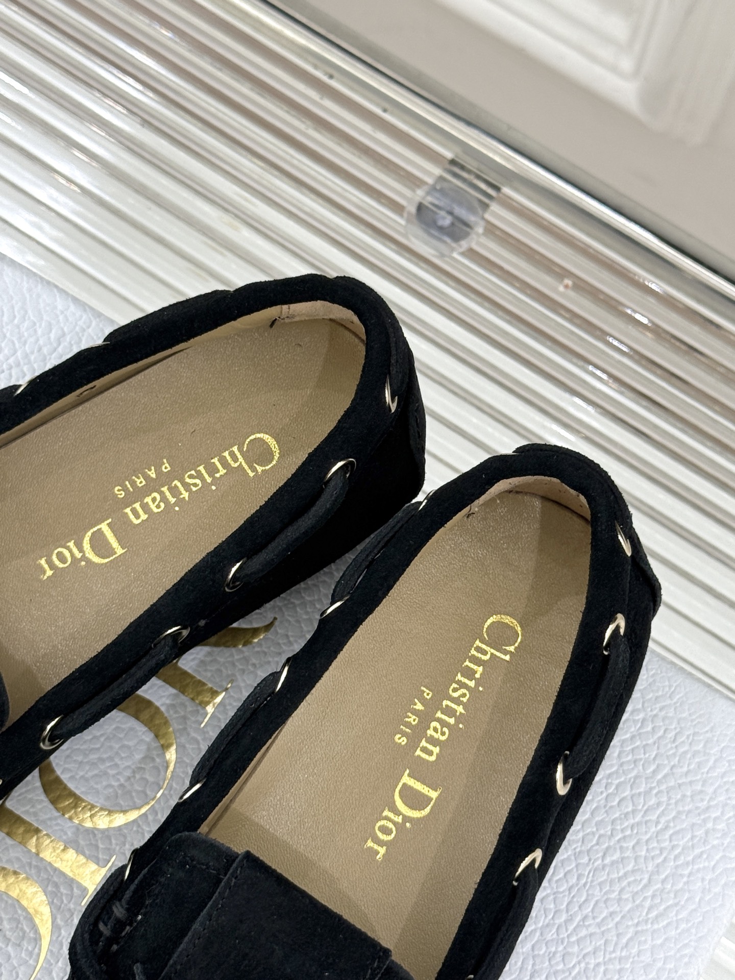  
Dior /迪奥25S新品蝴蝶结
豆豆鞋乐福鞋
这一季的鞋履真的太好看了
鞋型好秀气 自带贵气感
一
