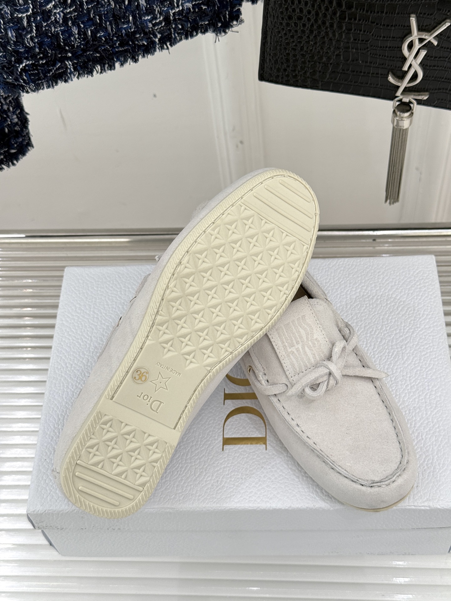  
Dior /迪奥25S新品蝴蝶结
豆豆鞋乐福鞋
这一季的鞋履真的太好看了
鞋型好秀气 自带贵气感
一