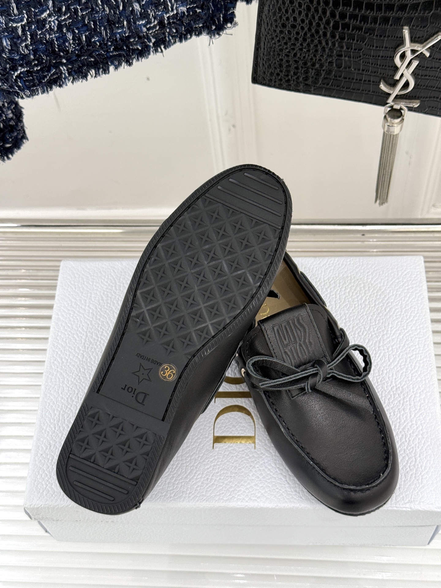  
Dior /迪奥25S新品蝴蝶结
豆豆鞋乐福鞋
这一季的鞋履真的太好看了
鞋型好秀气 自带贵气感
一