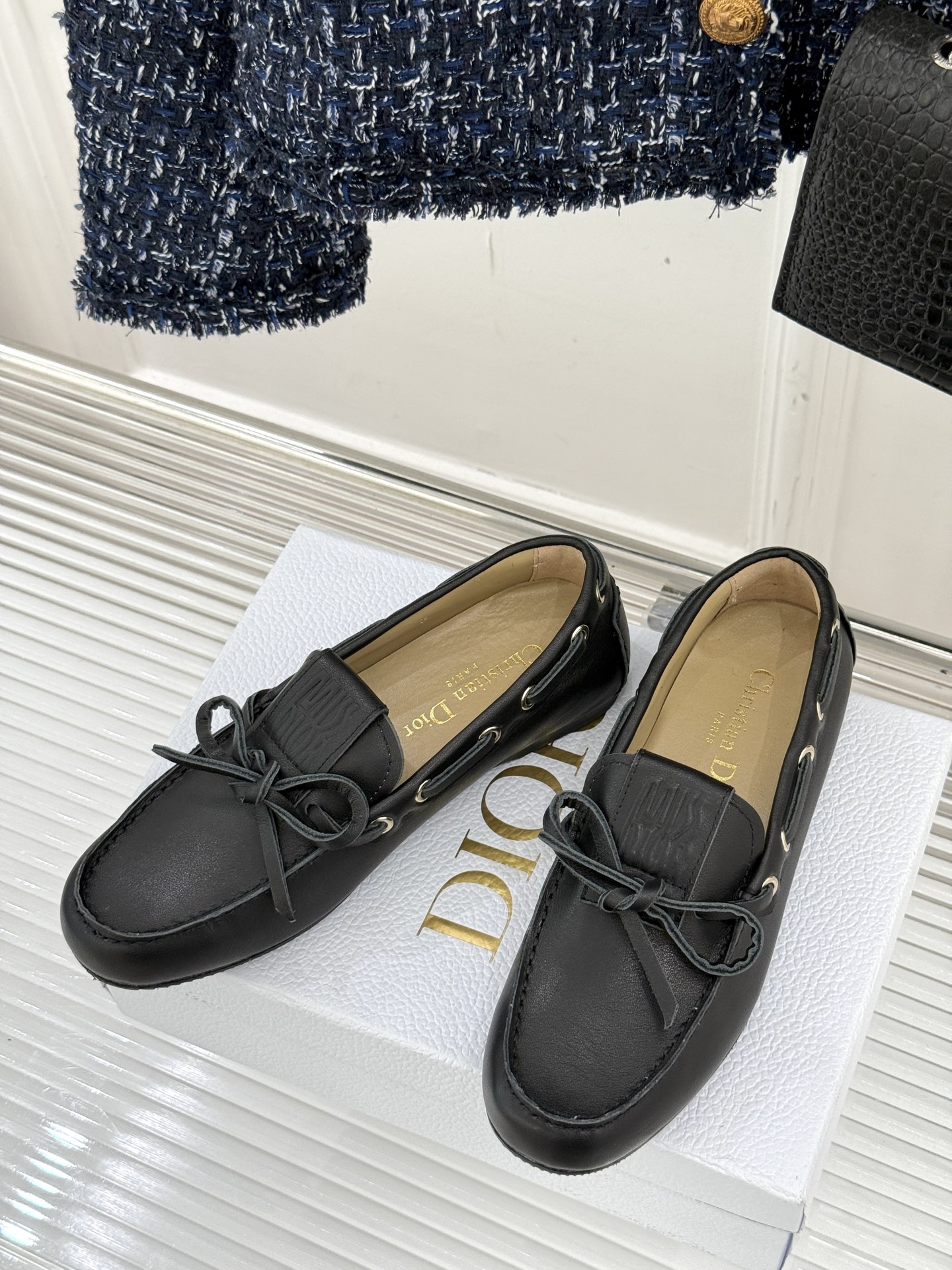  
Dior /迪奥25S新品蝴蝶结
豆豆鞋乐福鞋
这一季的鞋履真的太好看了
鞋型好秀气 自带贵气感
一