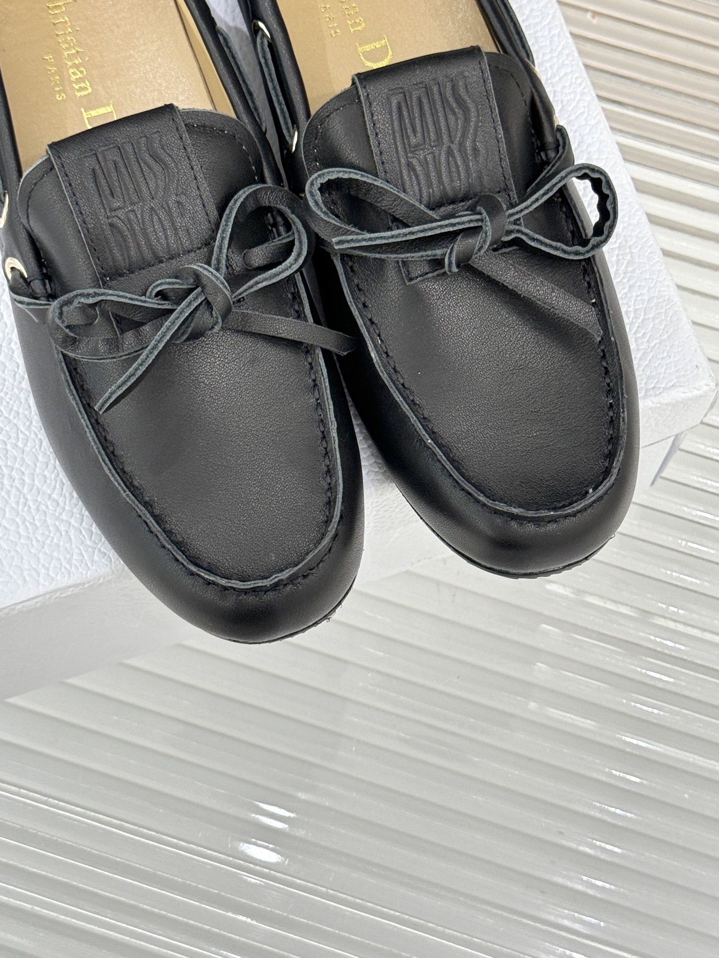  
Dior /迪奥25S新品蝴蝶结
豆豆鞋乐福鞋
这一季的鞋履真的太好看了
鞋型好秀气 自带贵气感
一
