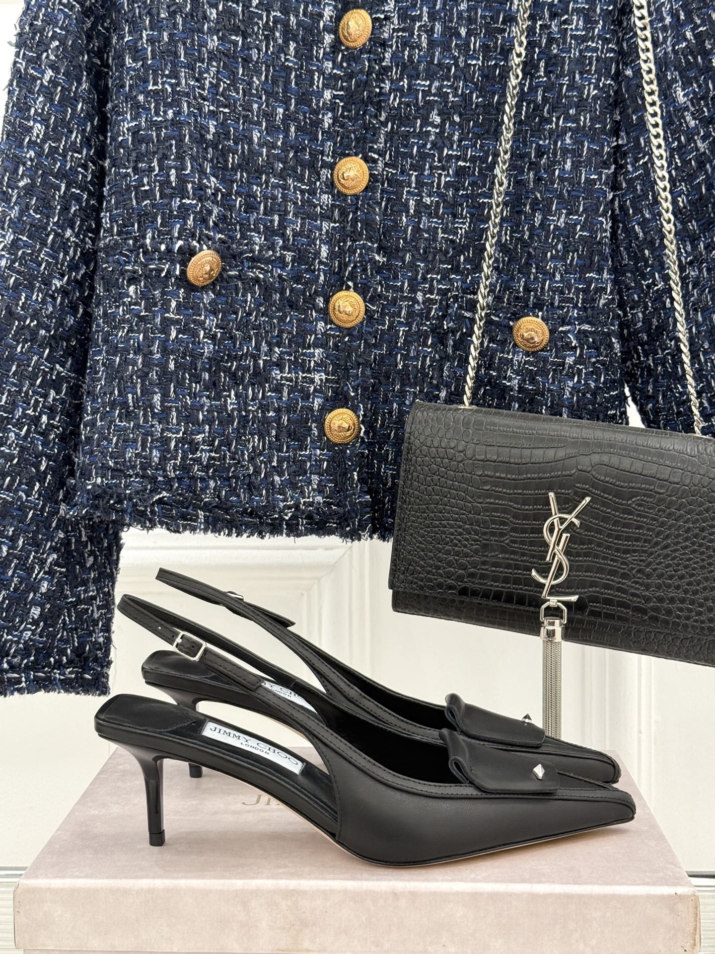 
Jimmy Choo｜吉米周25WF早春新品
高跟后空凉鞋
我们家JC一如既往品质优越 低调不失华丽 