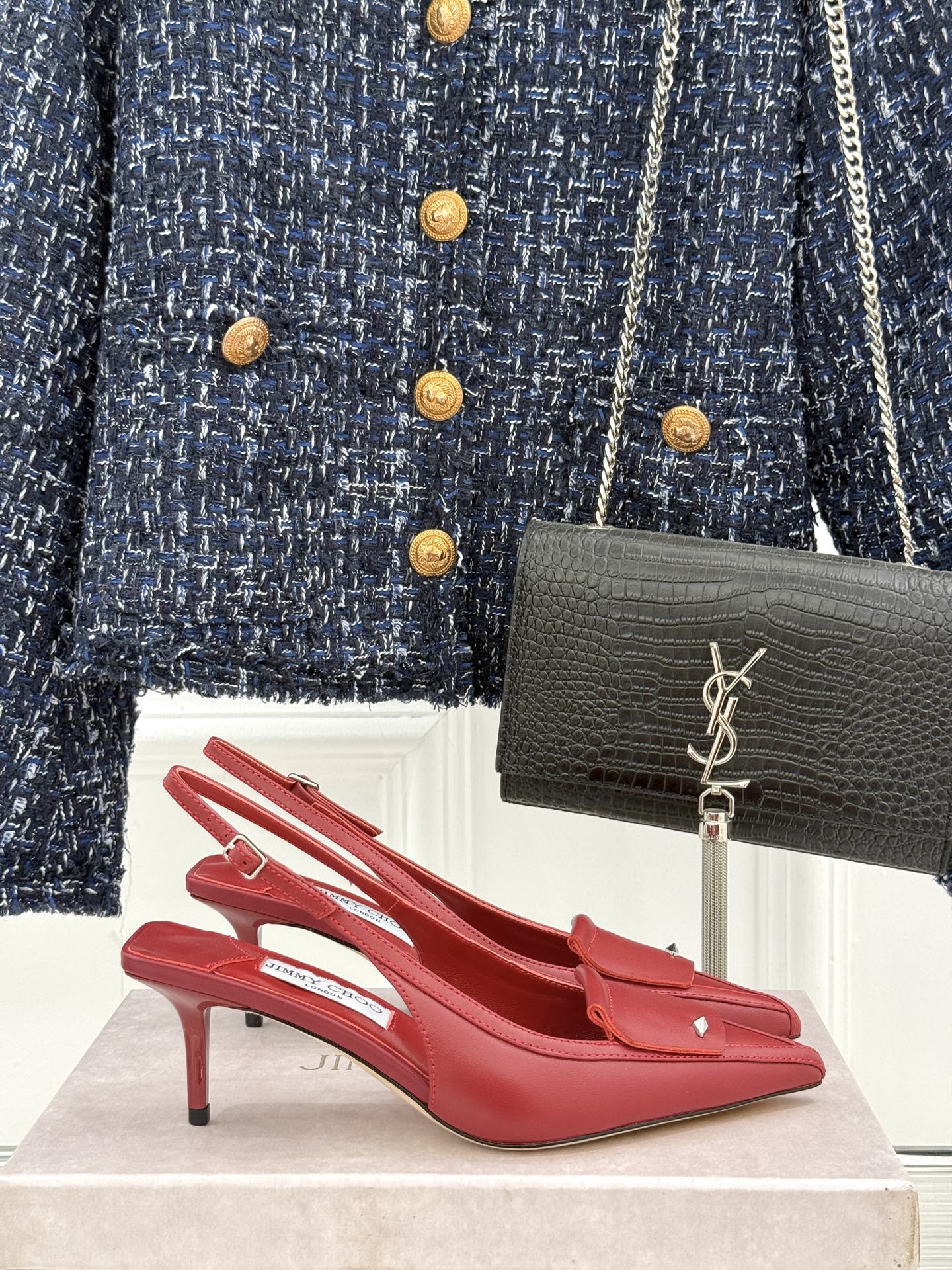 
Jimmy Choo｜吉米周25WF早春新品
高跟后空凉鞋
我们家JC一如既往品质优越 低调不失华丽 