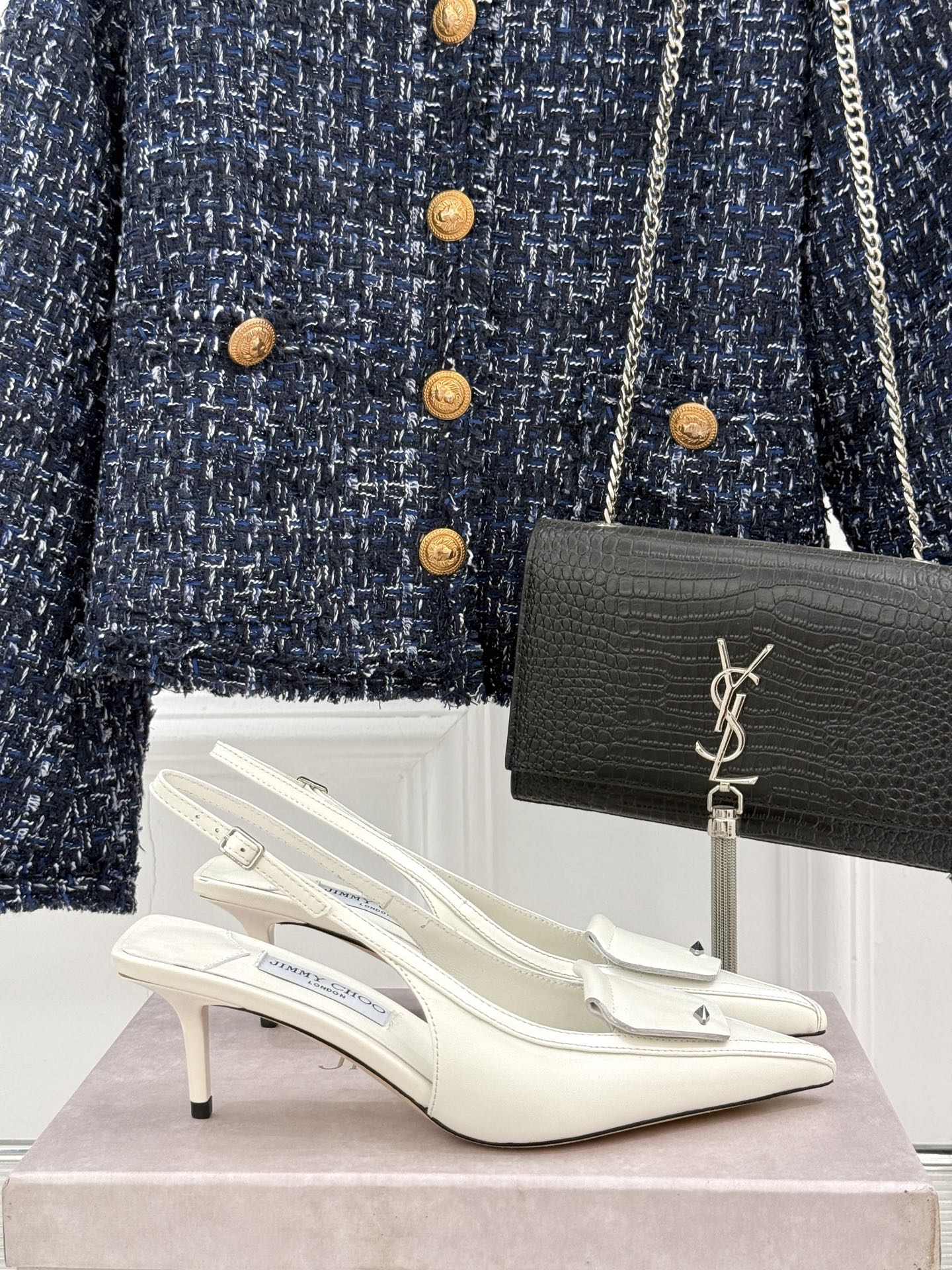 
Jimmy Choo｜吉米周25WF早春新品
高跟后空凉鞋
我们家JC一如既往品质优越 低调不失华丽 