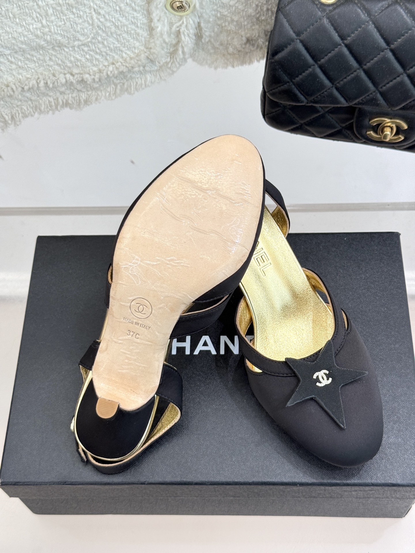 
CHANE*｜小香25C早春新品
五角星双C高跟凉鞋
香家的这款中古系列真的太美了
真的把女人的优雅知