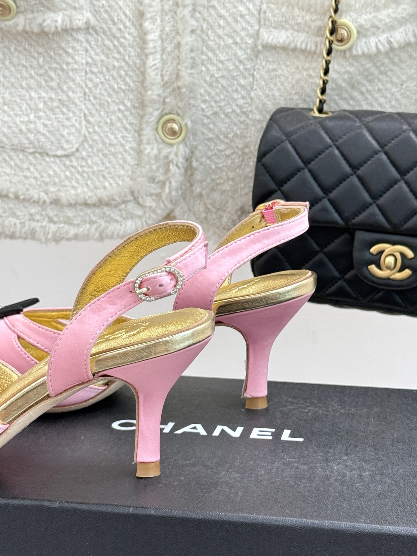 
CHANE*｜小香25C早春新品
五角星双C高跟凉鞋
香家的这款中古系列真的太美了
真的把女人的优雅知