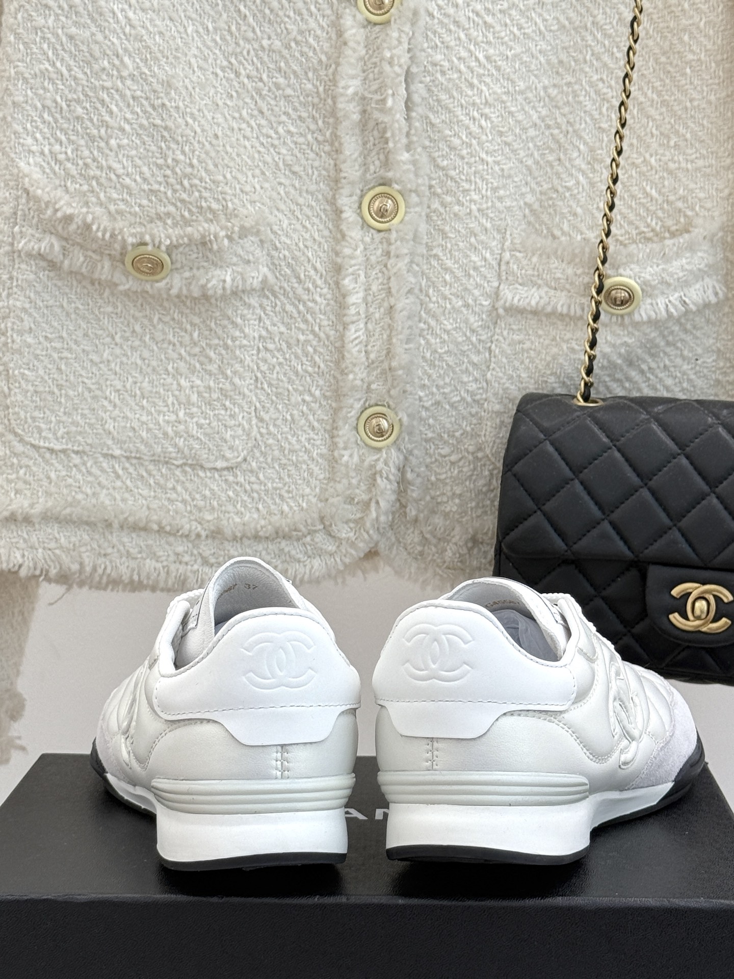 
CHANE*｜小香25。新品经典
菱格复古休闲鞋运动鞋
⚠️经典菱格羊皮与复古结合
鞋型要比其它运动鞋