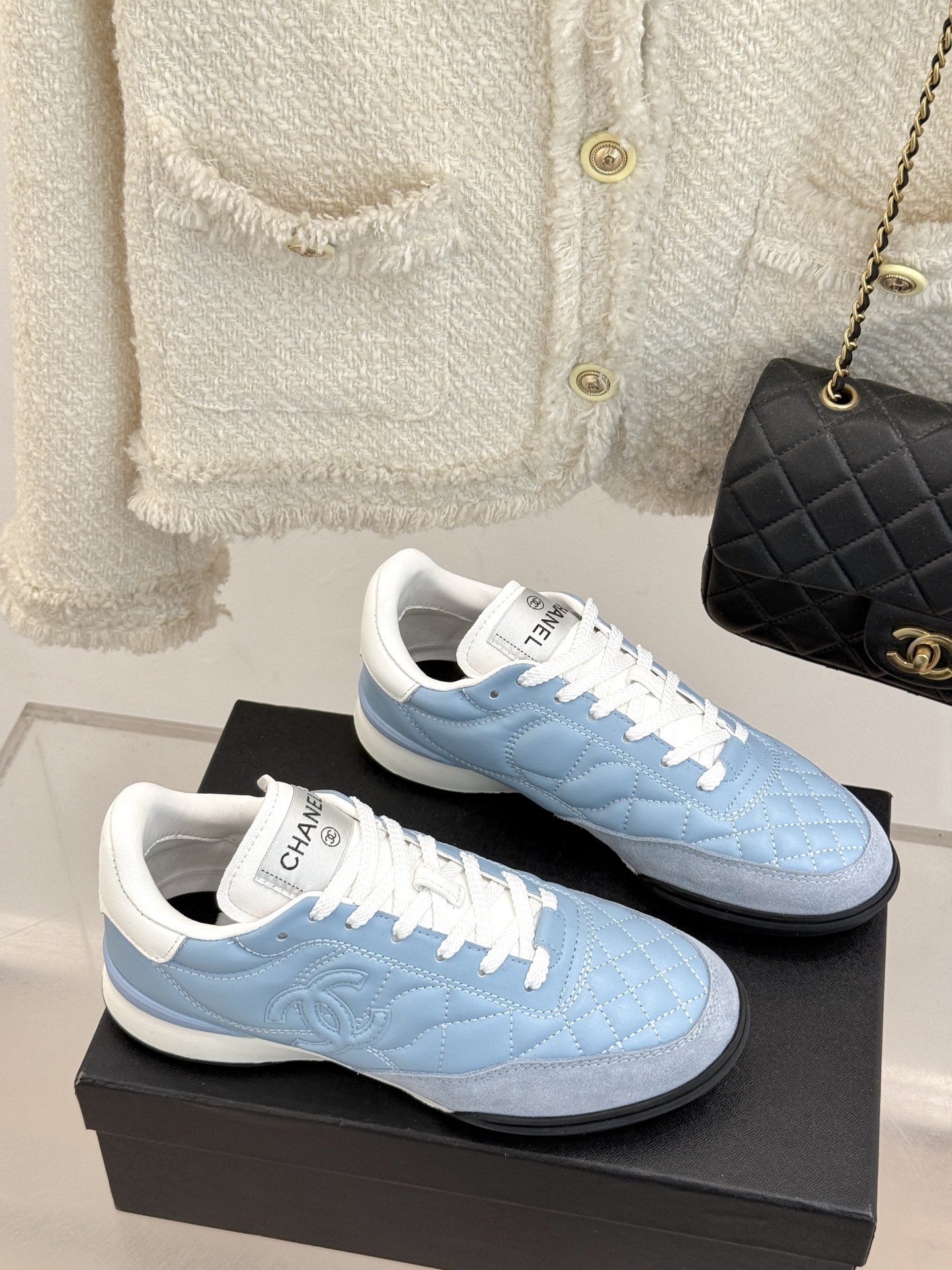 
CHANE*｜小香25。新品经典
菱格复古休闲鞋运动鞋
⚠️经典菱格羊皮与复古结合
鞋型要比其它运动鞋